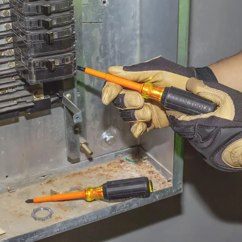 KLEIN TOOLS 2-częściowy zestaw 10 cm izolowanych śrubokrętów Klein Tools 33532-INS
