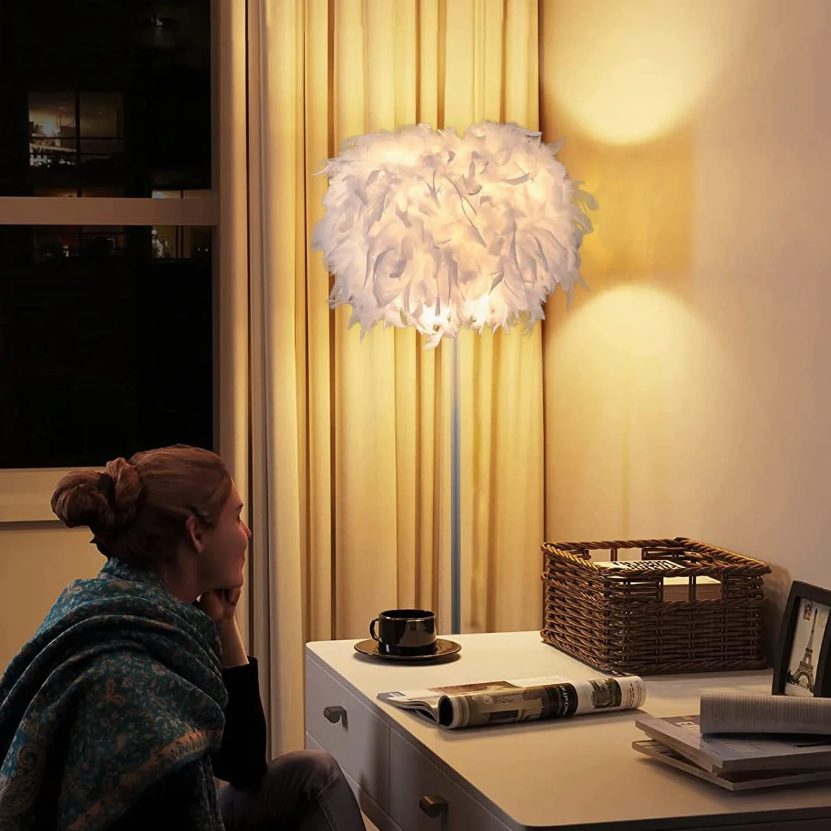 Lampa podłogowa LED z kloszem z piór, dekoracyjna lampa podłogowa do salonu,lampa podłogowa do sypialni w nowoczesnym stylu, słupek lampy DIY,metalowa podstawa z przełącznikiem nożnym