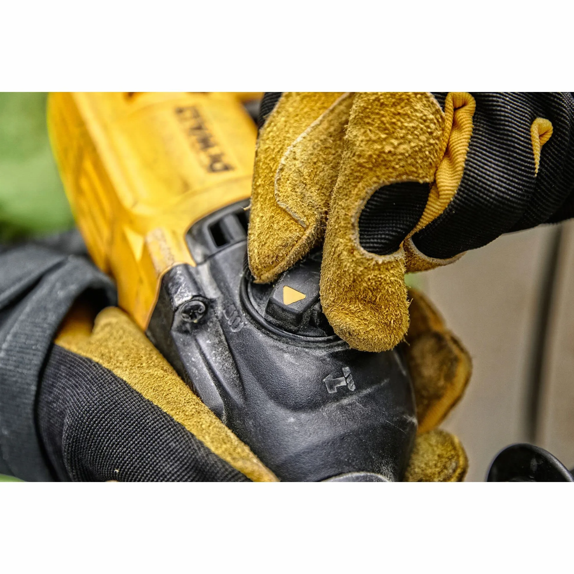 DeWalt D25033K-QS D25033K SDS-plus młot udarowo-obrotowy 22 mm, 710 W, 230 V, czarny, żółty