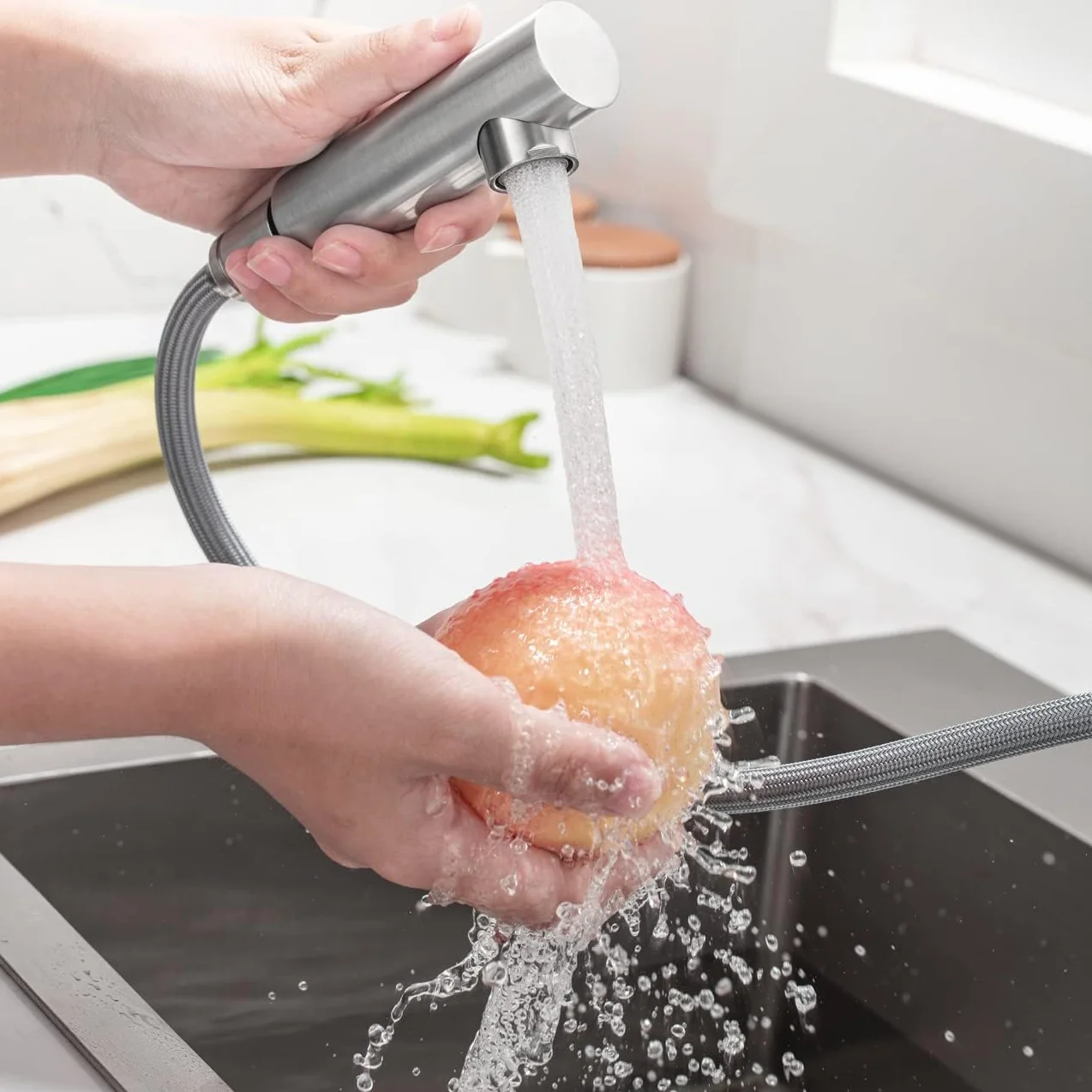 ONECE Kran Kuchenna z Wyciąganą Wylewką, Armatura Kuchenna ze Szczotkowanej Stali Nierdzewnej, Zlewozmywakowa Jednouchwytowa Bateria Mieszakowa do Kuchni