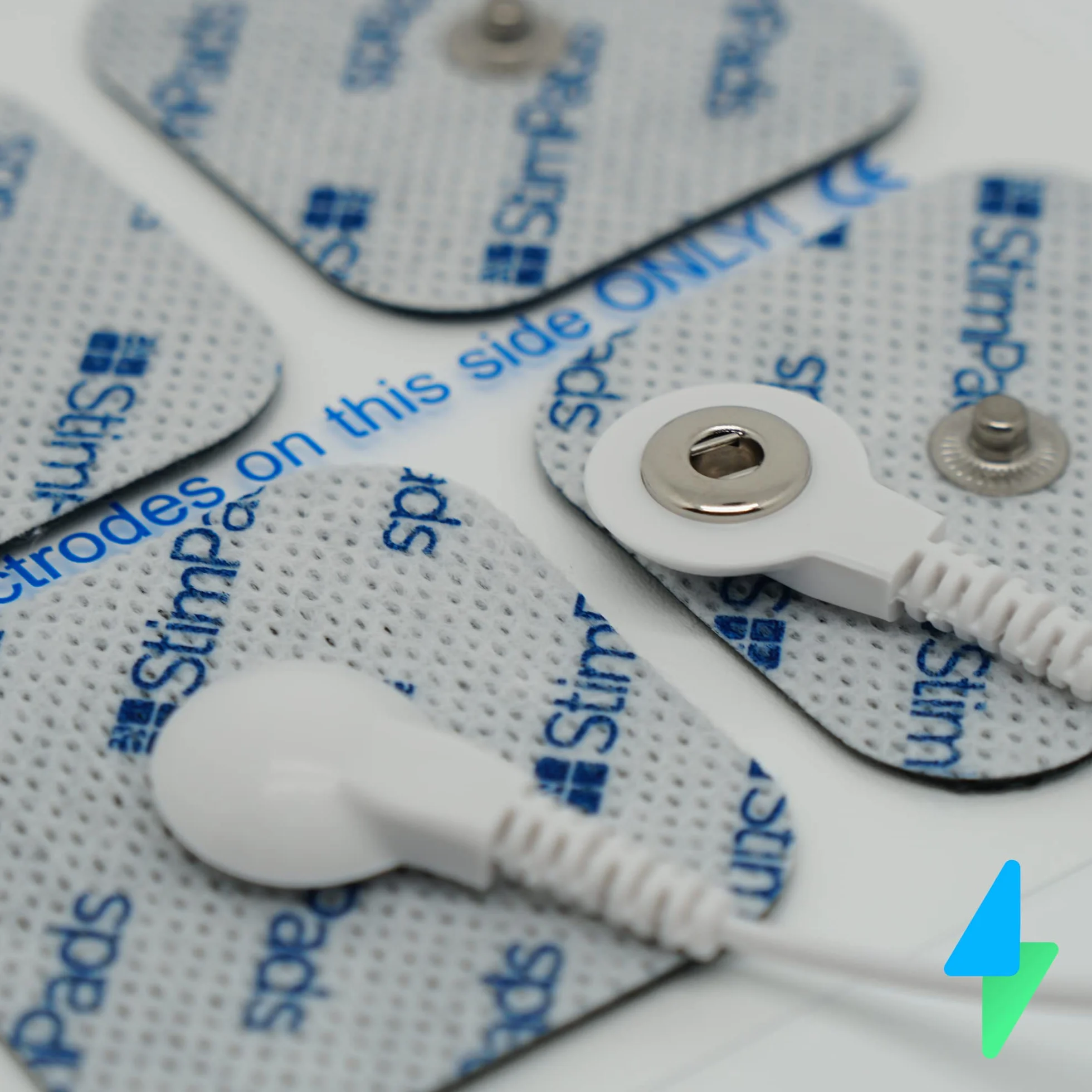 EMS i TENS podkładki do elektrod, 4 sztuki, 50 x 50 mm, z zatrzaskiem 3,5 mm, nadają się do sanitas, Beurer, Bluetens, itd. - niezawodne, wysokiej jakości produkt medyczny z certyfikatem