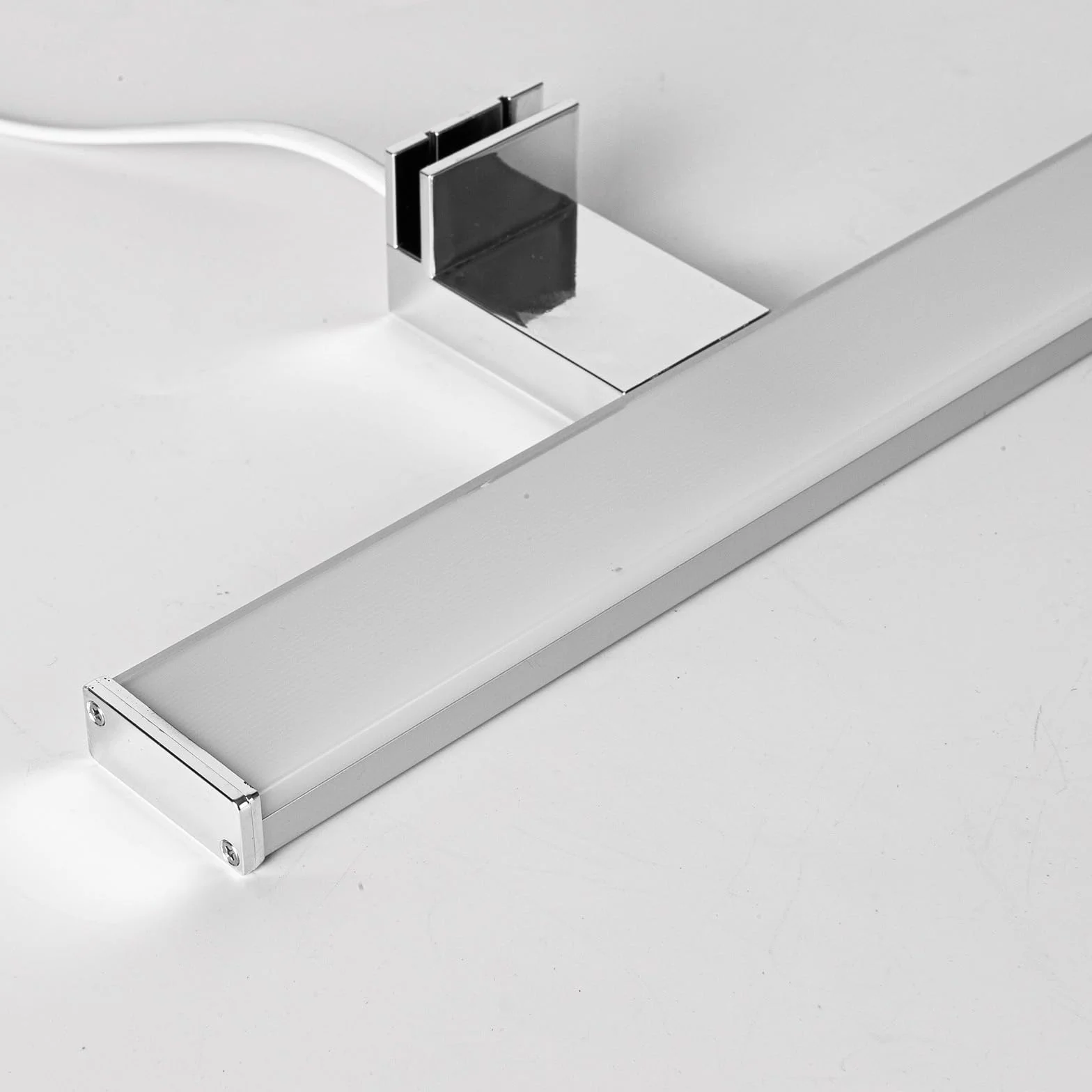 Alpinaluz Kinkiet LED do lustra łazienkowego 30 cm - 8 W 810lm - neutralne białe światło 4000K - IP44 - chromowane aluminium - do montażu na lustrze, szafie lub ścianie - nowoczesne światło przednie i