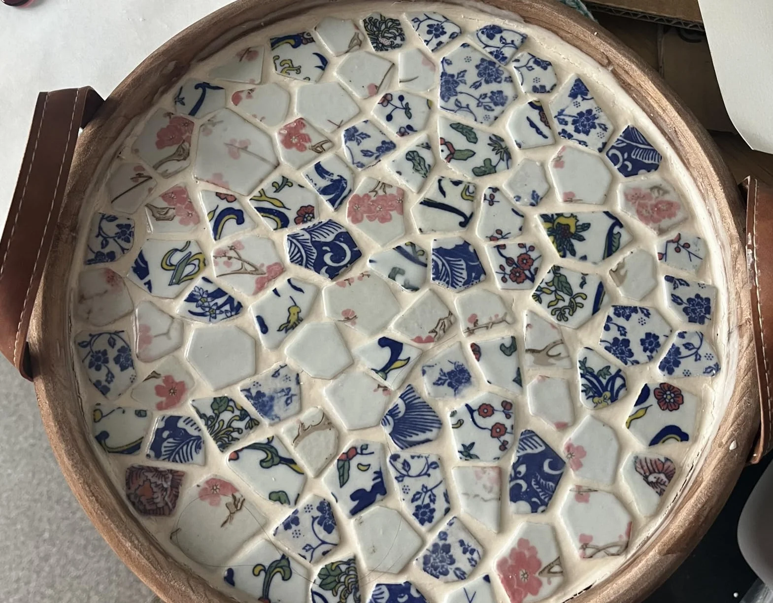 Płytki mozaikowe z ceramiki i porcelany - 500 g - Nieregularne, złamane płytki mozaikowe do kreatywnego wypoczynku, podłogi, kuchni, basenu, doniczek (Porcelana 02)
