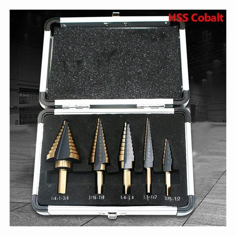 Zestaw wierteł stopniowych z rowkiem spiralnym, 5 sztuk HSS Cobalt Step Drill Bit Aluminiowa obudowa Wielootworowy zestaw wierteł do wiercenia otworów w metalu i drewnie Wiertło stożkowe(Brown)