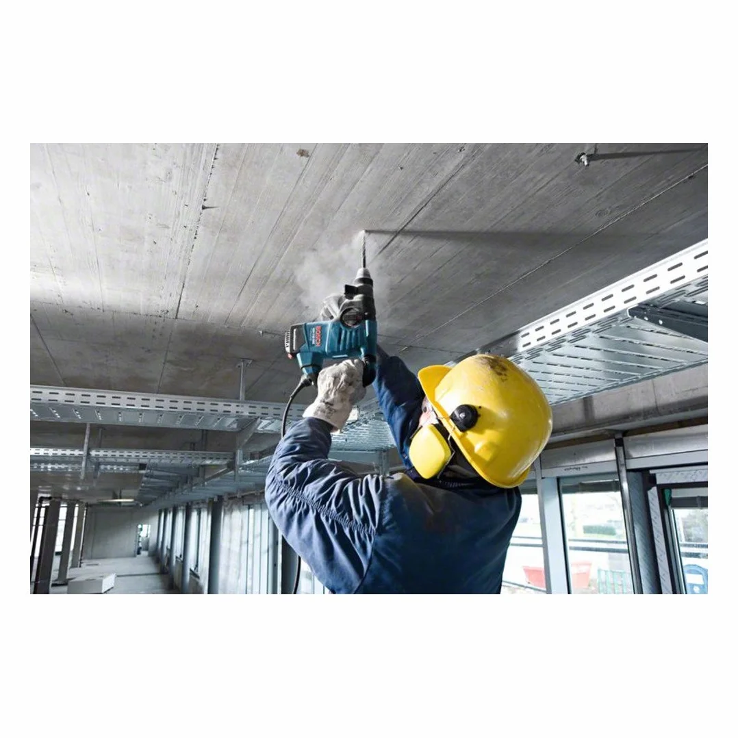 Bosch Professional: młot udarowo-obrotowy GBH 3-28 DRE (rękojeść dodatkowa, ogranicznik głębokości 210 mm, smar w tubie, sukno maszynowe, walizka)