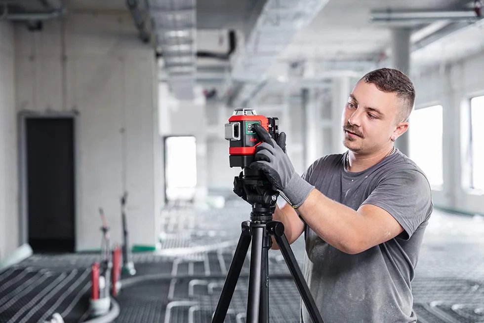 Leica Lino L6G – 3 x 360 stopni laser liniowy z akumulatorem litowo-jonowym, ładowarką, innowacyjnym adapterem magnetycznym i uchwytem ściennym w walizce (zielony laser, obszar roboczy: 35 m)