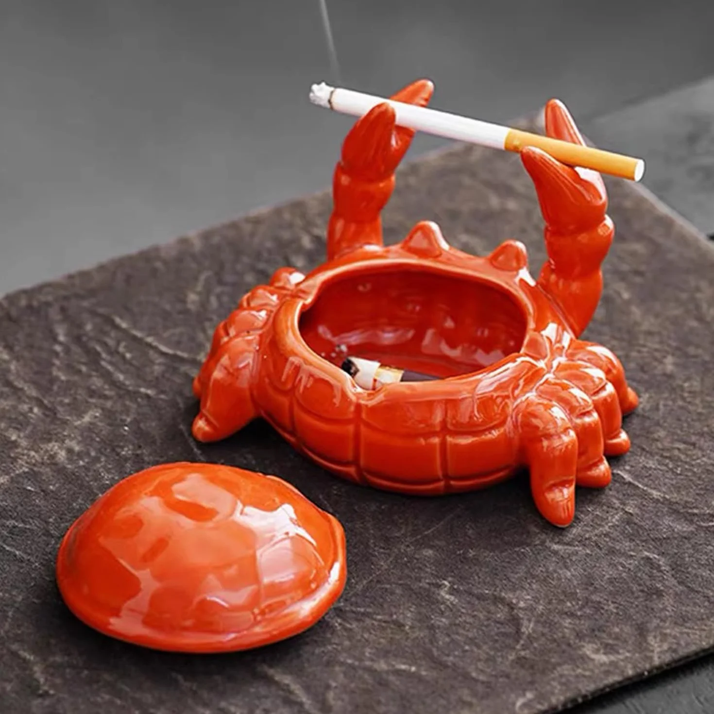 Ceramiczna popielniczka kraba z pokrywką ochroną przed wiatrem 11,5 x 7,9 x 8 cm