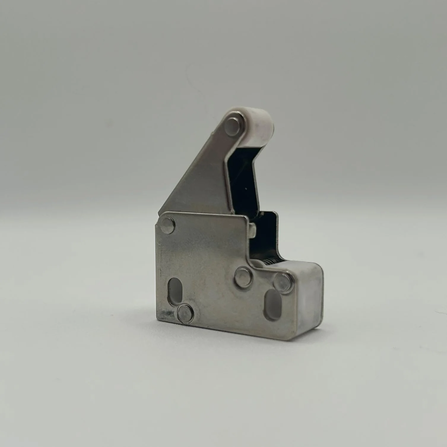 Mechanizm otwierania push pull Latch L001C do włazów inspekcyjnych