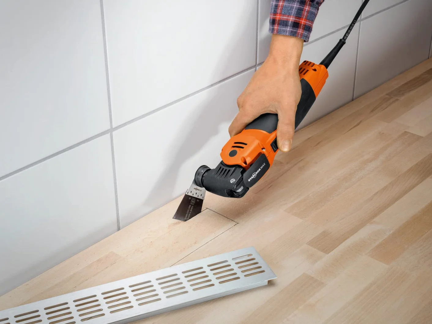FEIN Multimaster MM 500 Plus, Narzędzie oscylacyjne z ostrzem bimetalowym do drewna, metalu i plastiku, silnik FEIN 350 W, system antywibracyjny, Uchwyt StarlockPlus, systemowi szybkiego mocowania