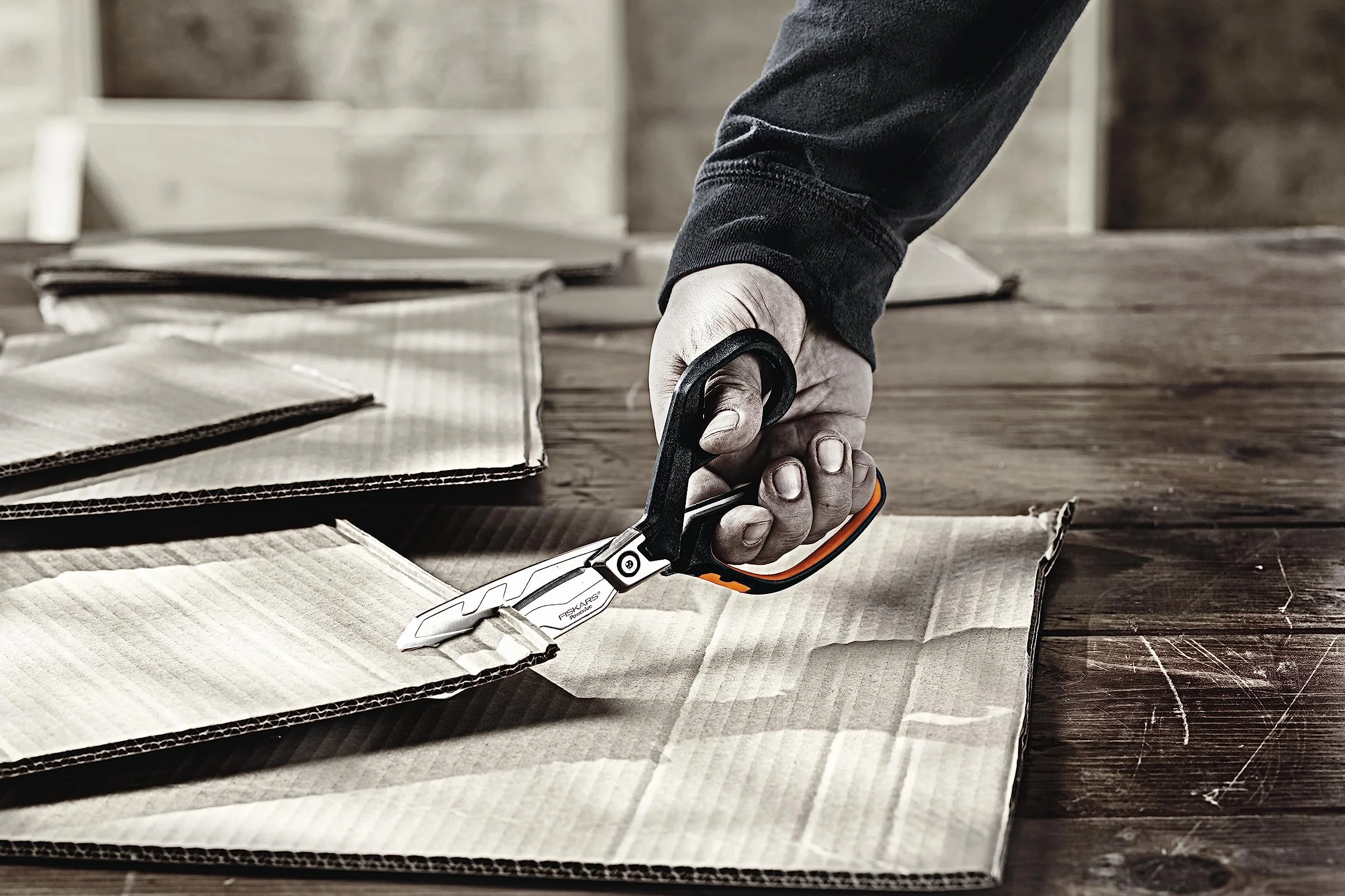 Fiskars Wysokowydajne nożyczki, Do 30% większa moc, Długość 21 cm, Trwała stal nierdzewna/ tworzywo, Czarno-pomarańczowe, PowerArc, 1027204