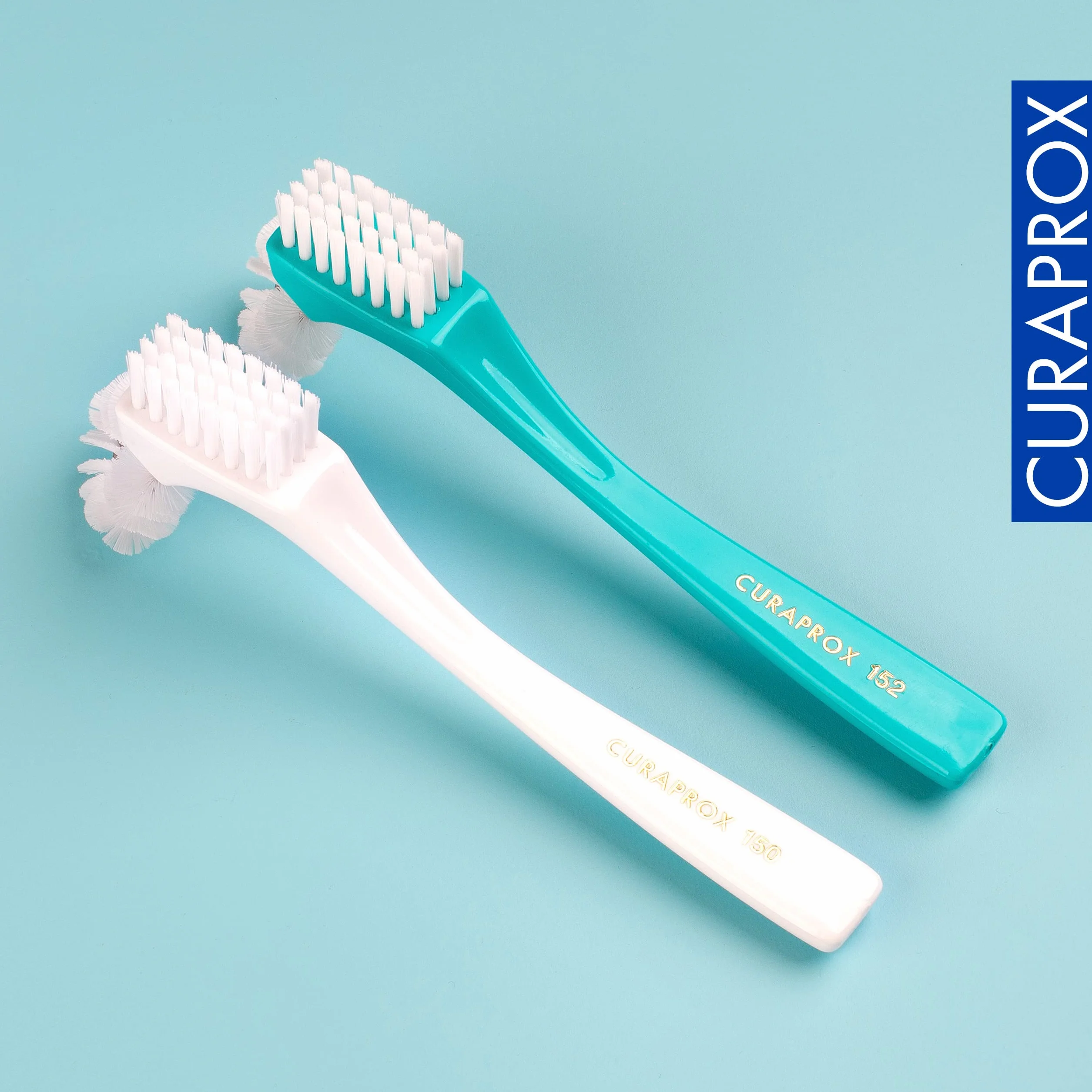 CURAPROX Szczotka do czyszczenia protez BDC-do pielęgnacji protez/konstrukcja szczotki Omega do Trudno Dostępnych miejsc/Ergonomiczny uchwyt, biały/zaprojektowany w Szwajcarii