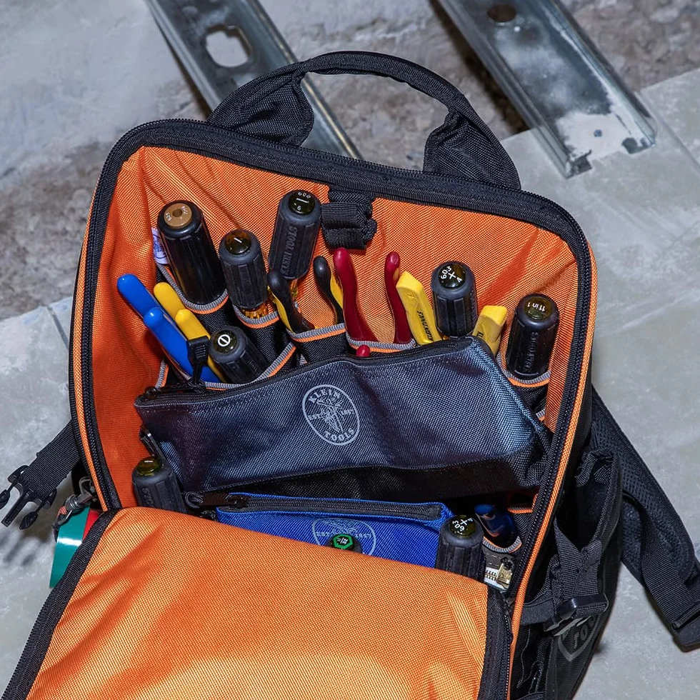 Klein Tools 55569 stojąca torba na narzędzia z zamkiem błyskawicznym, wzmocnione dno, wodoodporna 1680d, 5-pak