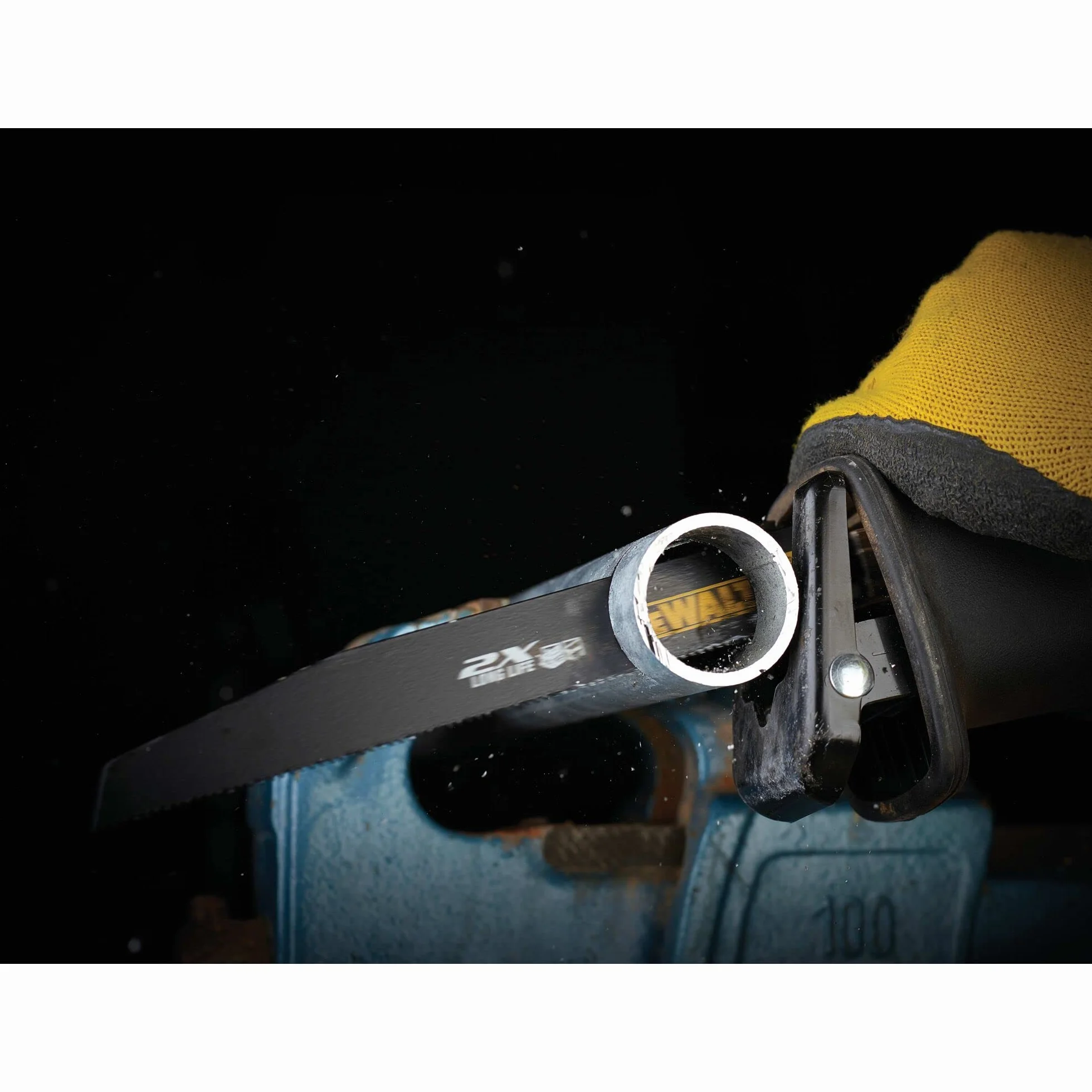 DEWALT Nowoczesny Brzeszczot sable bi-metal Extreme 2x demolición 228mm - 1 mm (5 elementów) dla profesjonalistów i majsterkowiczów do pracy profesjonalnej 228mm 1 mm