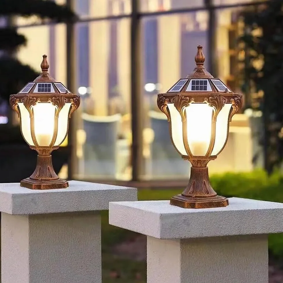 Zasilane energią słoneczną zewnętrzne zaślepki słupkowe – solarne lampy kolumnowe LED do oświetlenia tarasu, ogrodu i ścieżki, wodoodporne, rustykalne lampy słupkowe z brązu