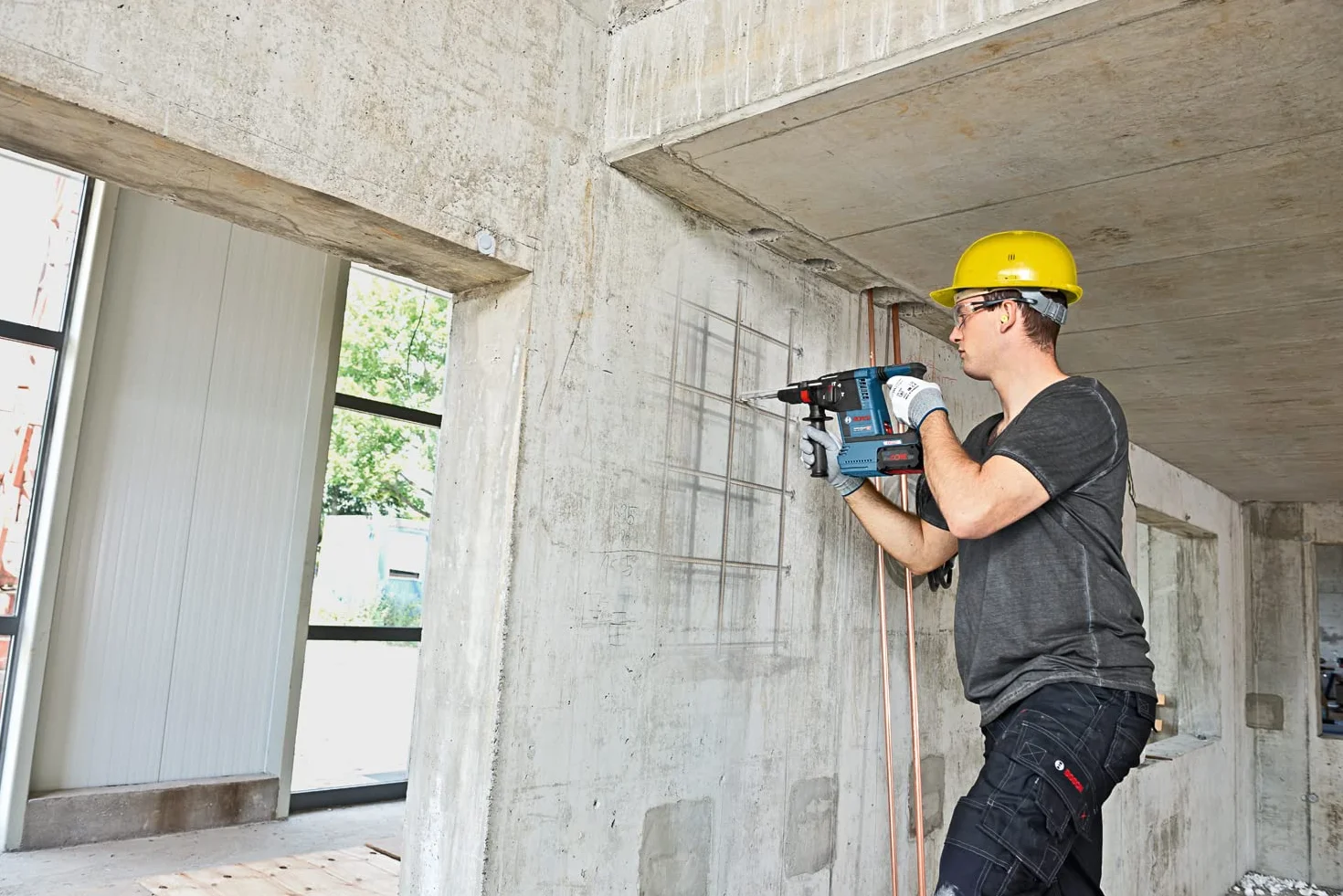 Bosch Professional system 18V: akumulatorowy młot udarowo-obrotowy GBH 18V-26 (uchwyt SDS plus, ogranicznik głebokości)