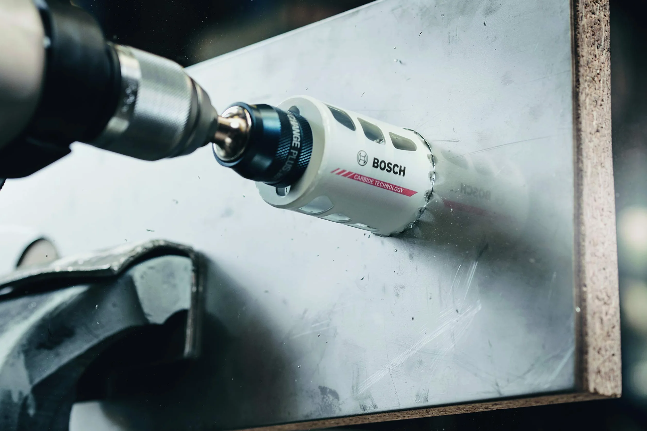 Bosch Professional Carbide Piłę otwornicę Endurance for Heavy Duty (do cięcia wszystkich materiałów, Ø 102 mm, akcesoria do wiertarki)