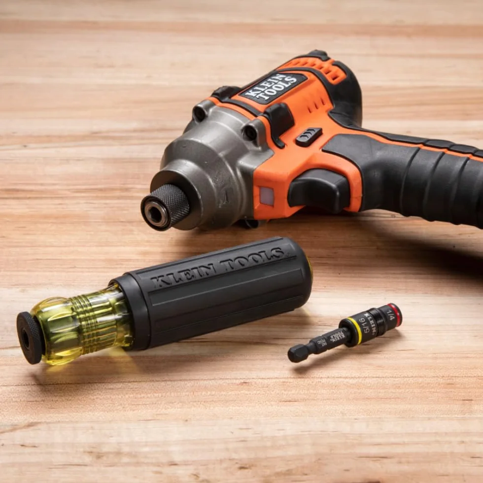 Klein Tools 32931 Zestaw nasadek udarowych 3 w 1, gniazdo z klapką z 2 rozmiarami sterowników sześciokątnych SAE i funkcją trzymania bitów 1/4 cala, klasa udarowa