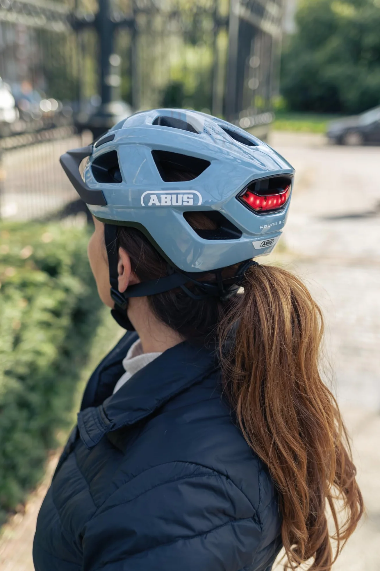 ABUS USB Light Aduro 3.0 – akumulatorowa latarka na kask z 2 trybami świecenia do kasku miejskiego Aduro 3.0