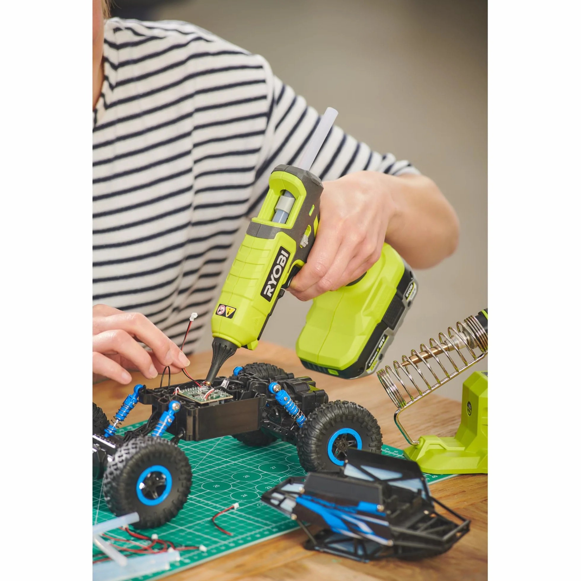 Ryobi RGL18-0 Akumulatorowy Pistolet do Klejenia na Gorąco ONE+ 18 V 2 Stopnie Temperatury