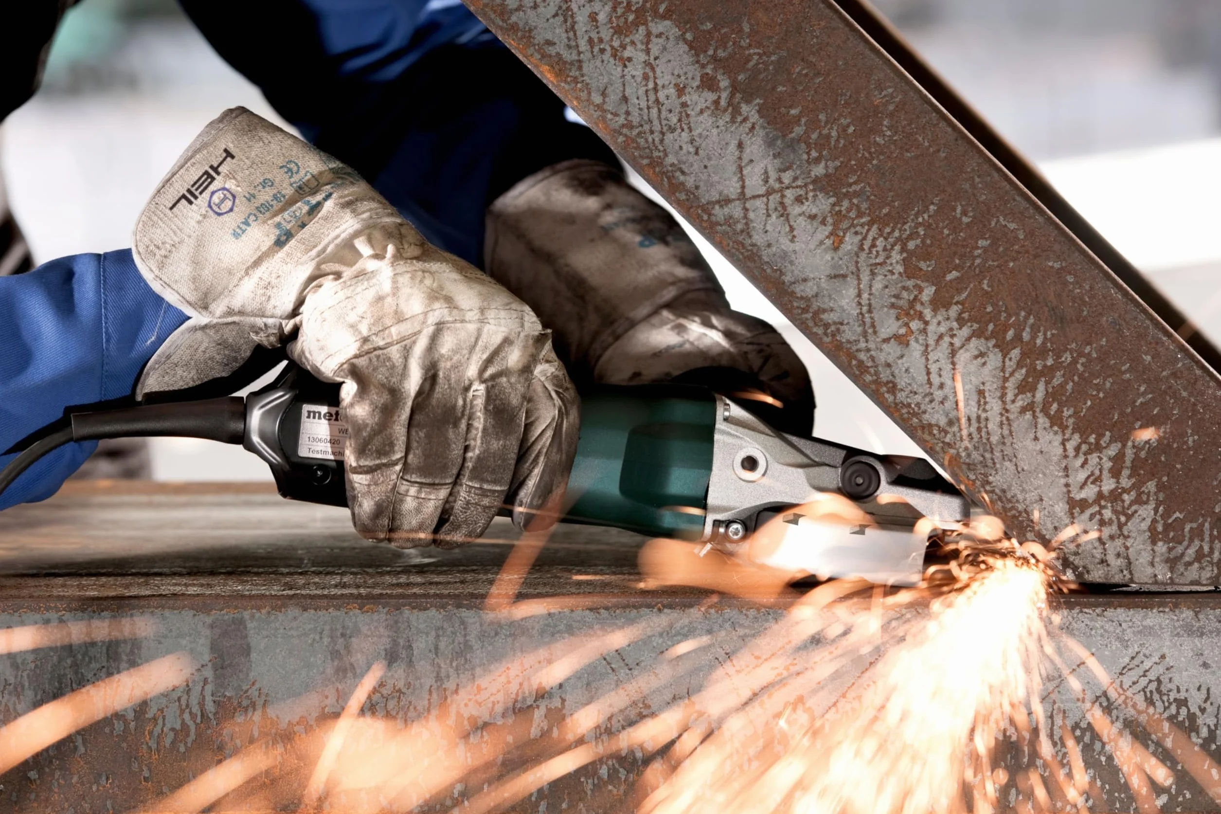 Metabo Szlifierka kątowa z płaską głowicą WEF 9-125 Quick (613060000) karton, 910 W, średnica tarczy: 125 mm, prędkość obrotowa biegu jałowego: 10000 obr./min