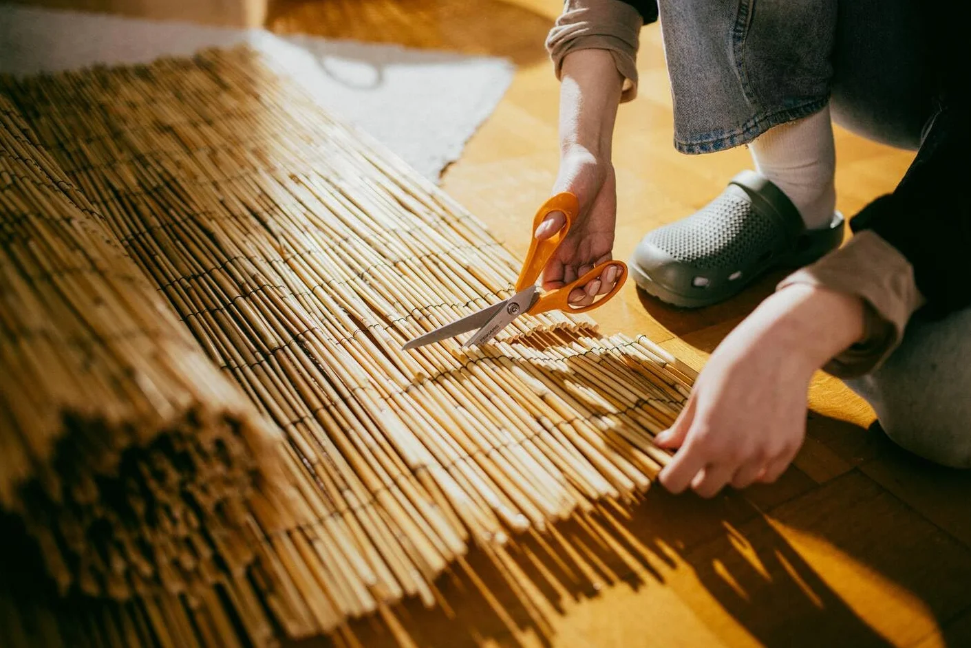 Fiskars Classic Uniwersalne nożyce dla majsterkowiczów, praworęczne, długość całkowita: 21 cm, ulepszona śruba Torx i ergonomiczny uchwyt, wysokogatunkowa stal/plastik, pomarańczowy, 1075034