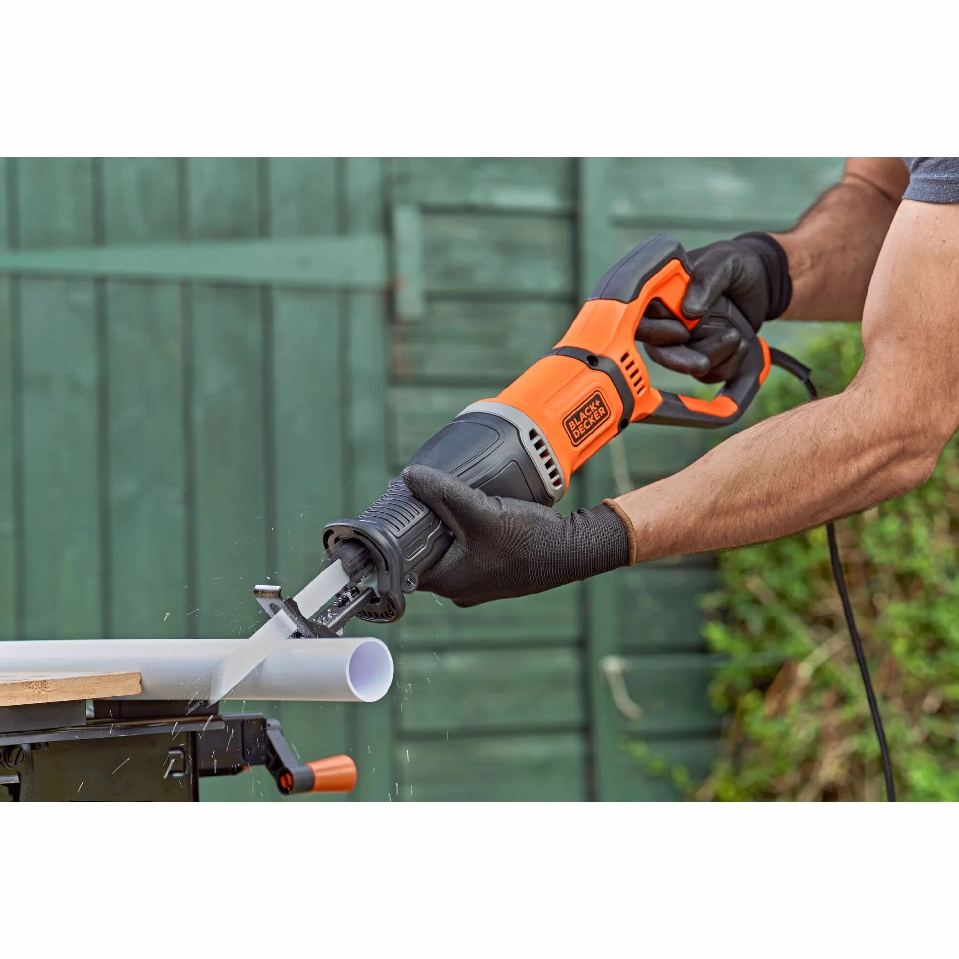 BLACK & DECKER Precyzyjny Piła sable 750w, velocidad variable 0-2.800 cpm, longitud carrera 20mm, capacidad máxima corte (drewno) 150mm, capacidad má dla profesjonalistów i majsterkowiczów 750w 20mm