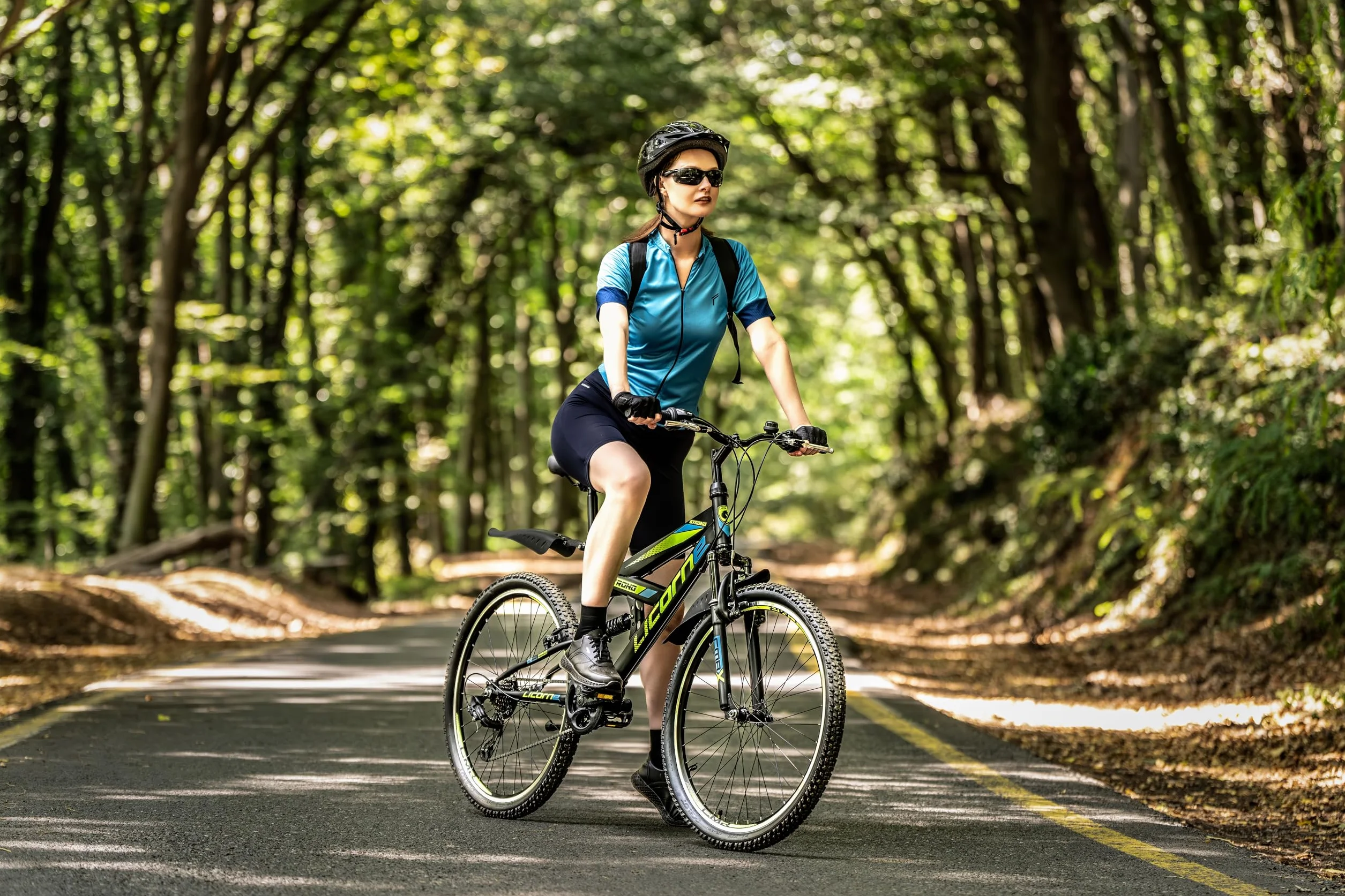 Licorne Bike Premium Strong V rower górski o średnicy 24 i 26", rower dla chłopców, dziewcząt, kobiet i mężczyzn, 21-biegowa przerzutka, pełne zawieszenie