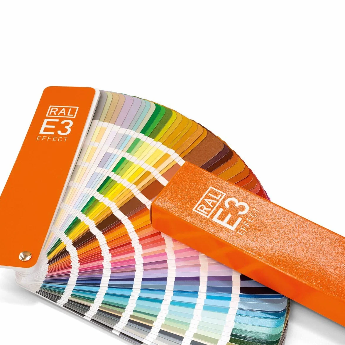 RAL E3 Colour Chart, 70 kolorów metalicznych w błyszczącym wykończeniu, 420 kolorów standardowych w półmacie