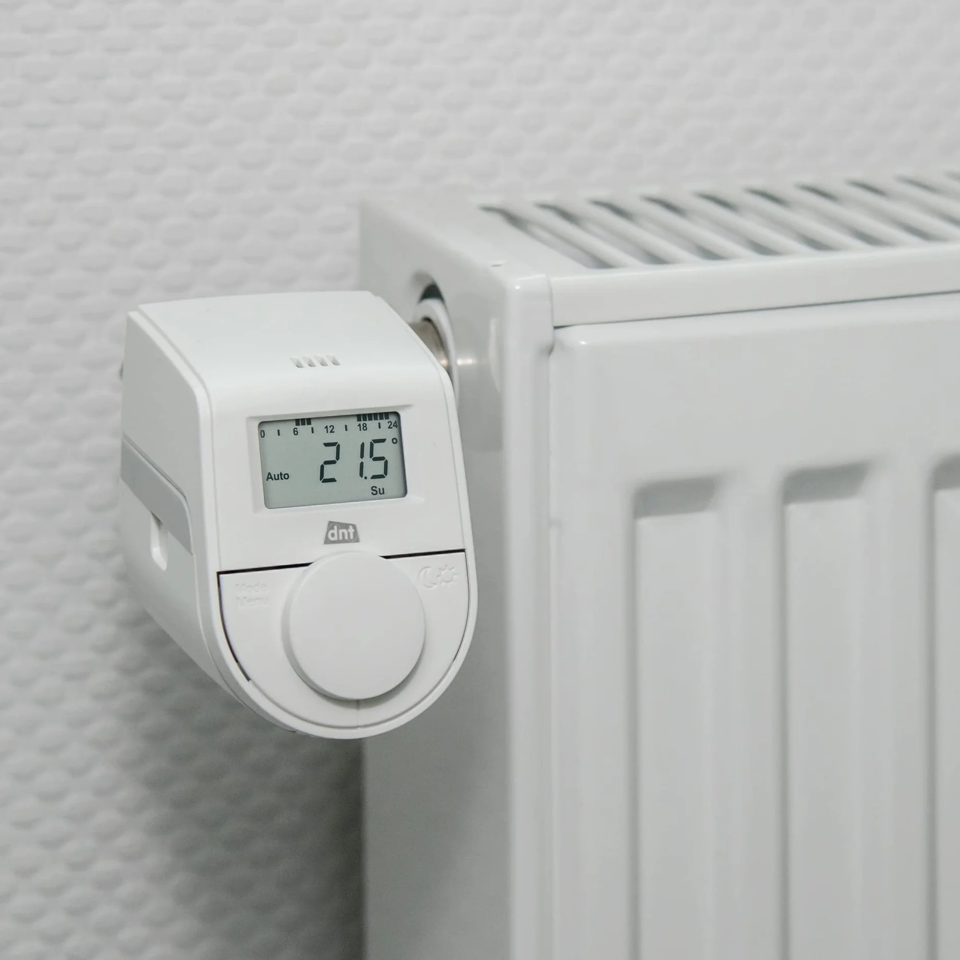dnt Termostat grzejnikowy ThermoTune, elektroniczny termostat do ogrzewania, oszczędność do 30% kosztów ogrzewania, ochrona środowiska i oszczędność energii, DNT000016, biały
