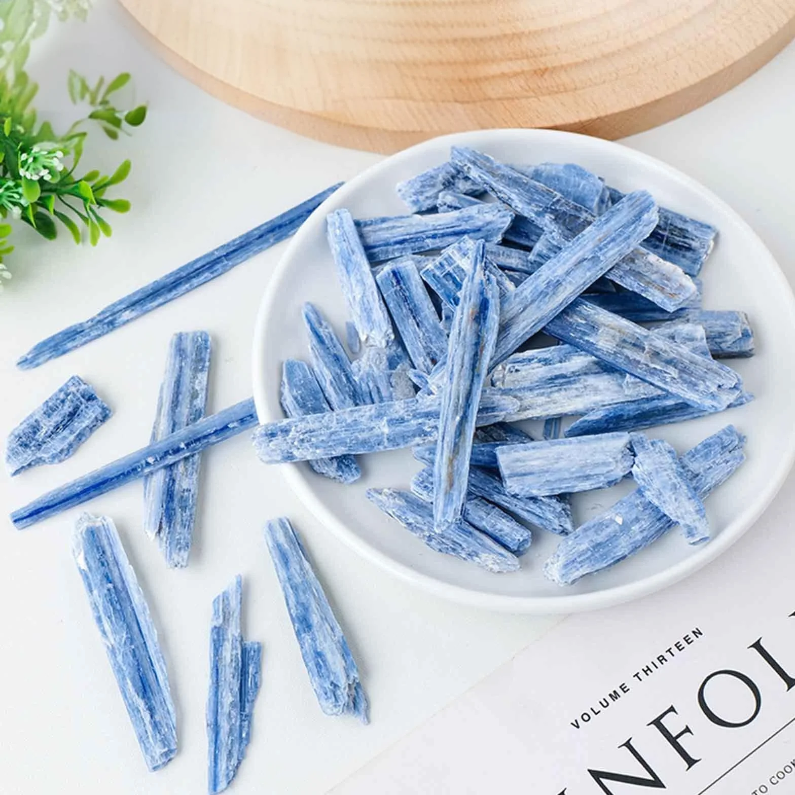Naturalny Kamień Kyanite 1000g Surowy Szorstki Nieregularny do Upadku Owijanie Drutu Wicca Reiki Medytacja