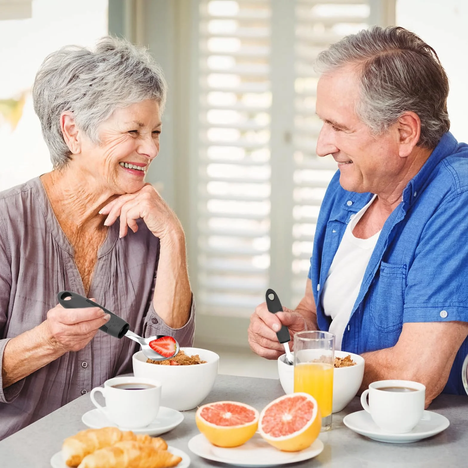 4-częściowy zestaw sztućców dla seniorów dla osób niepełnosprawnych – ergonomiczne sztućce Parkinson z pogrubionym uchwytem, antypoślizgowe sztućce dla seniorów ze stali nierdzewnej, nadają się do