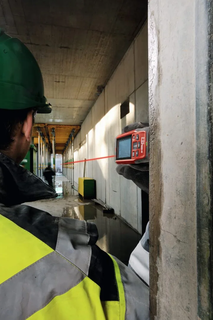 Hilti 2062050 PD-E Miernik lasera odległości (do 200 m, ze zintegrowanym wizją, dla unikalnego i ciągłego pomiaru z cyfrowym poziomem pęcherzyka i ekranu zewnętrznego, pomiary pamięci 30.