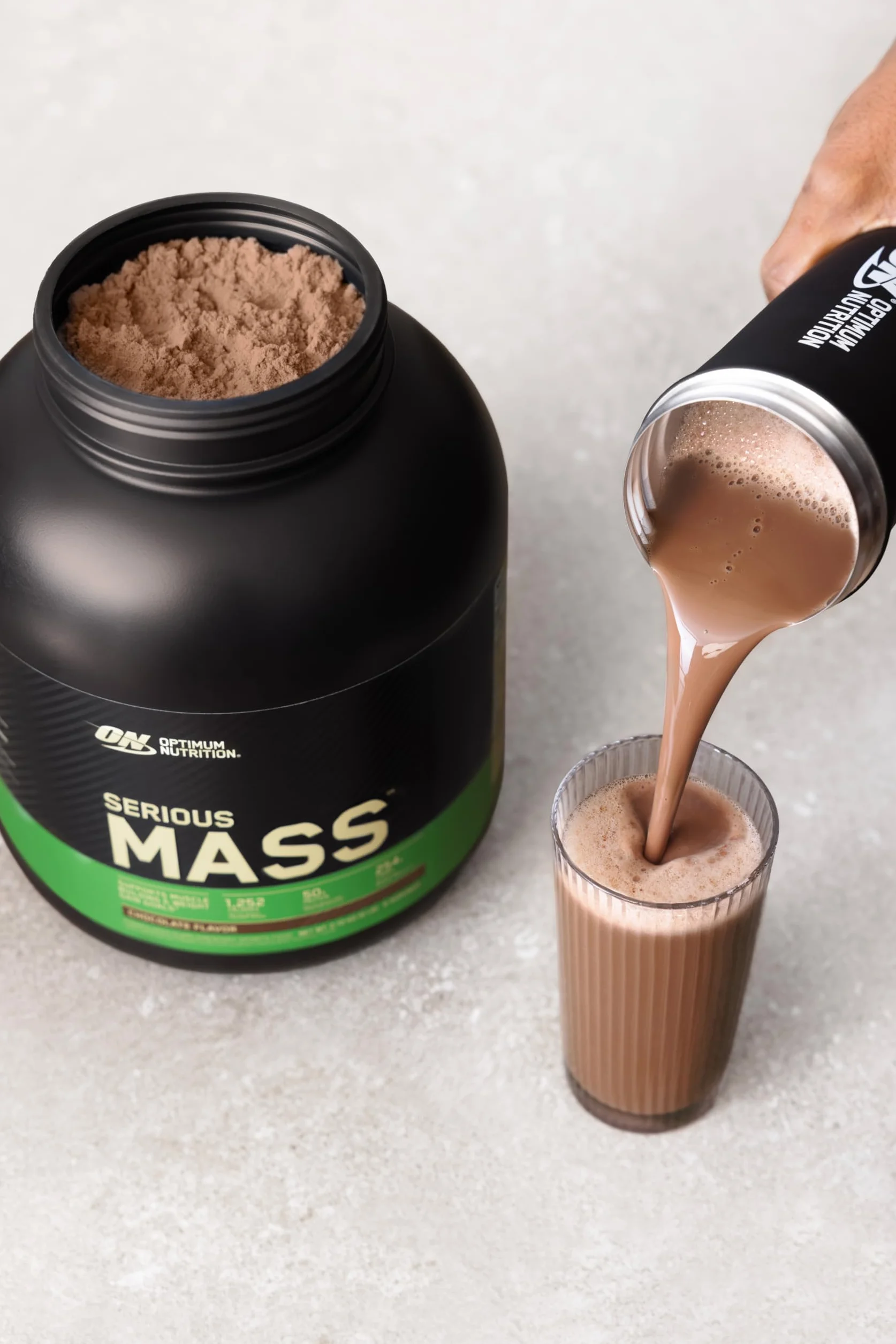 Optimum Nutrition Serious Mass Wysokokaloryczna Odżywka Białkowa, Gainer na Wzrost Masy Mięśniowej, 25 Witamin i Minerałów, Monohydrat Kreatyny i Glutamina, Smak Waniliowy, 8 Porcji, 2,73 kg