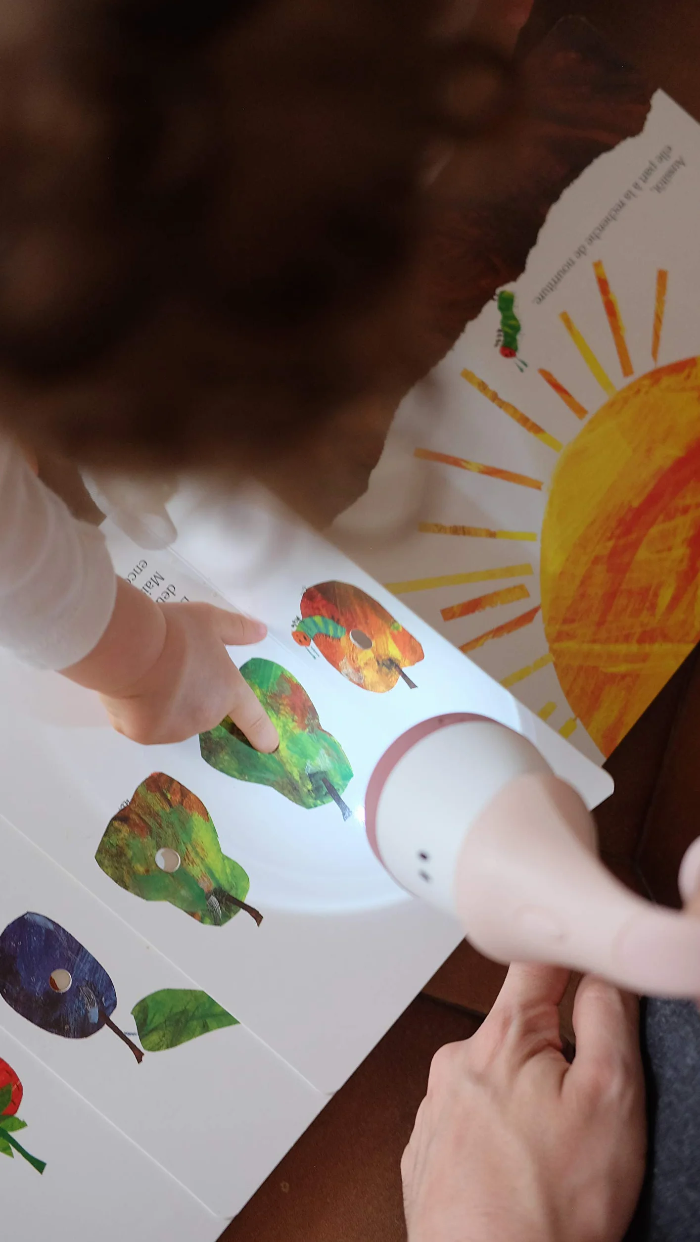 BÉABA, Lampka nocna dla dzieci/niemowlęcia, przenośna bezprzewodowa, Ewolucyjna w Latarkę, miękkie światło, ergonomiczna konstrukcja: Przyczepia się do uchwytów, łóżko z drążkiem, Długa żywotność baterii 90 godzin, Latarka Pixie, różowa drażetka