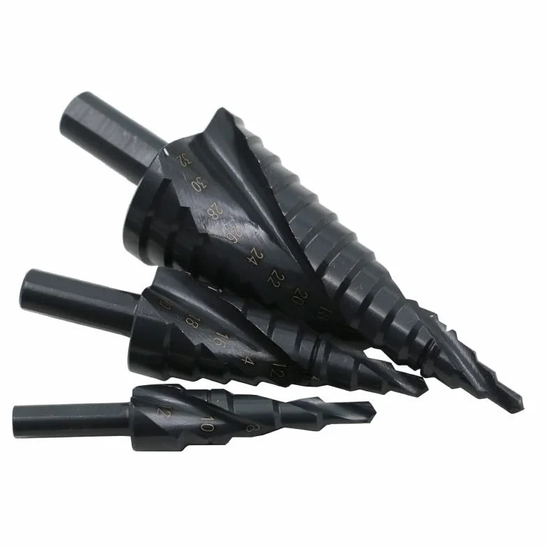 3 sztuk wiertło stopniowe 4-32mm stal szybkotnąca azotowanie kobaltu spiralne wiertło do metalu Bit trójkątny trzpień do drewna metalowe wiertło stożkowe narzędzia