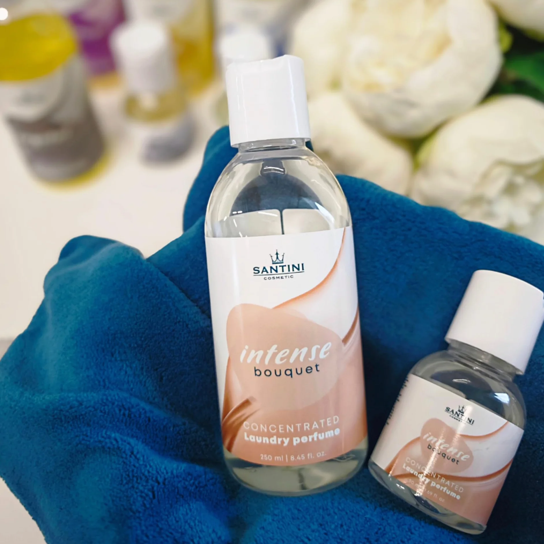 SANTINI Perfumy do prania zapewniają świeży i długotrwały zapach – zapach do prania nadaje się do wszystkich tekstyliów, wyprodukowano w UE z francuskich olejków premium (50 ml, intensywny bukiet)