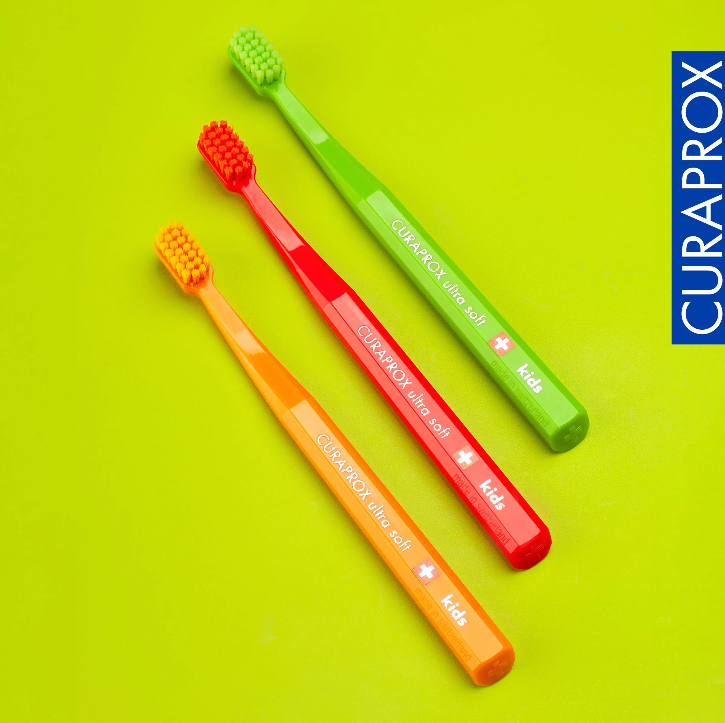 Curaprox Szczoteczka Do Zębów Dla Dzieci, Blister Trzypakowy, Międzynarodowy (losowy) / Made in Switzerland