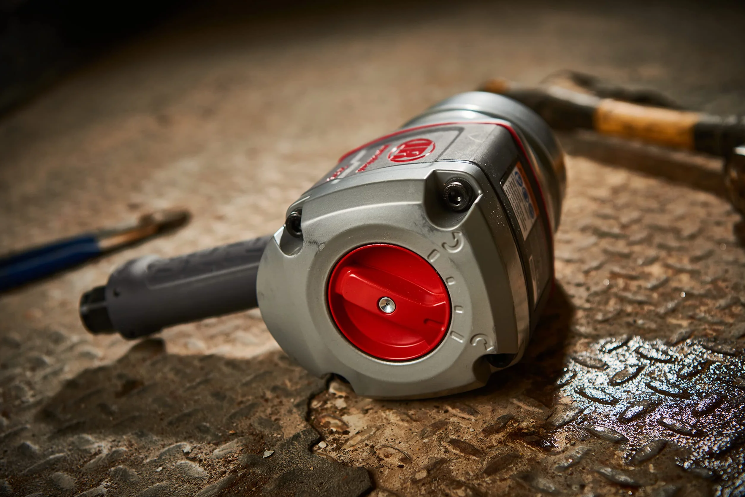 Ingersoll Rand Klucz Udarowy 2175MAX, 1", Uchwyt Pistoletowy, Zasilanie Pneumatyczne, moment Obrotowy do 2712 Nm, Lekki, Regulowana Rękojeść w zakresie 360°, stalowy rdzeń