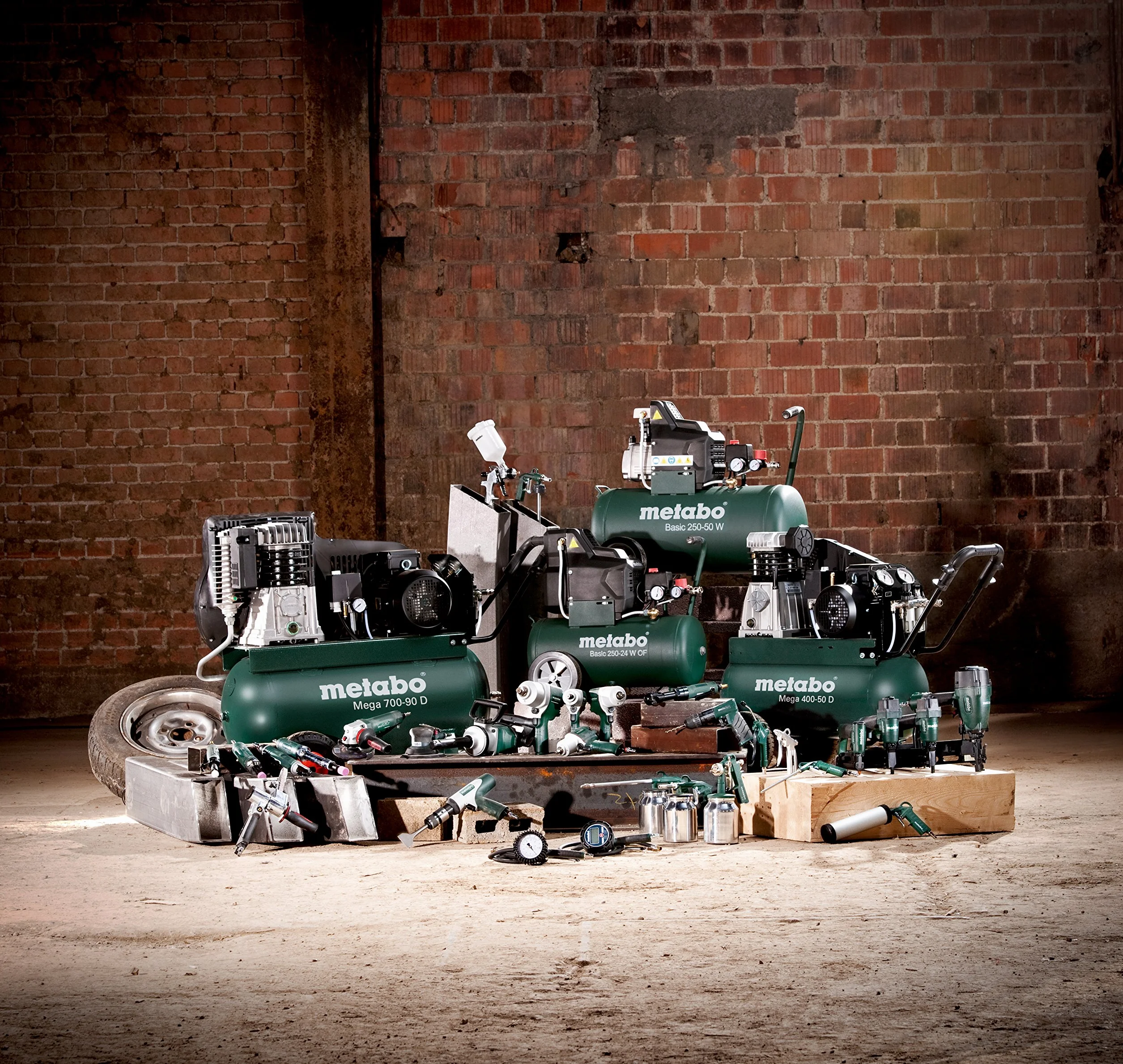 Metabo kompresor Basic 250-24 W – 601533000 – Kompresor z mocnym silnikiem i zbiornikiem 24 l – Długość kabla 1,5 m [klasa energetyczna A+]