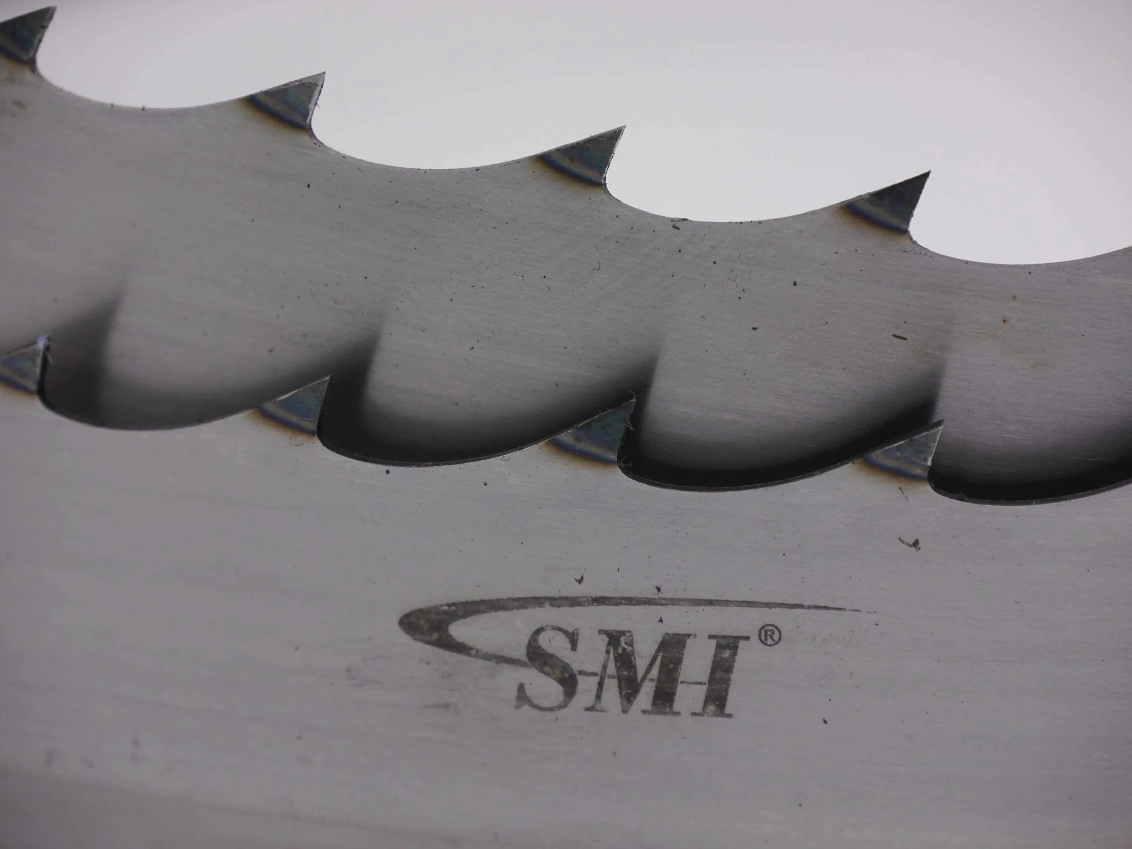 SMI Zestaw 2 szt. brzeszczot do piły do drewna 4004 x 32 x 1,1 mm rozstaw zębów 22 mm do zastosowania w mobilnych pilarniach, takich jak np. Woodmizer LT10, LT15 i LT 20 taśma do piły do drewna