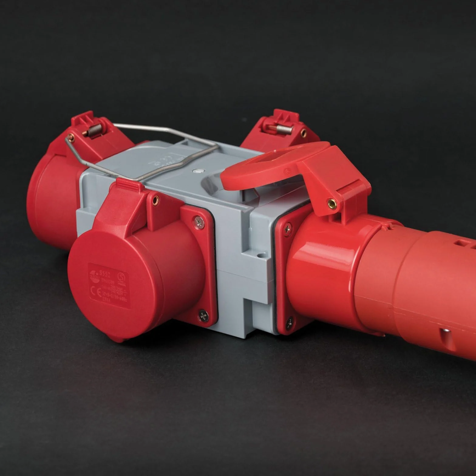 Brennenstuhl Adapter rozdzielacz prądu IP44 (1 x wtyczka CEE 400 V/16 A i 3 x gniazda CEE 400 V/16 A, do stałego użytku na zewnątrz, na placach budowy i w gospodarstwach rolnych)
