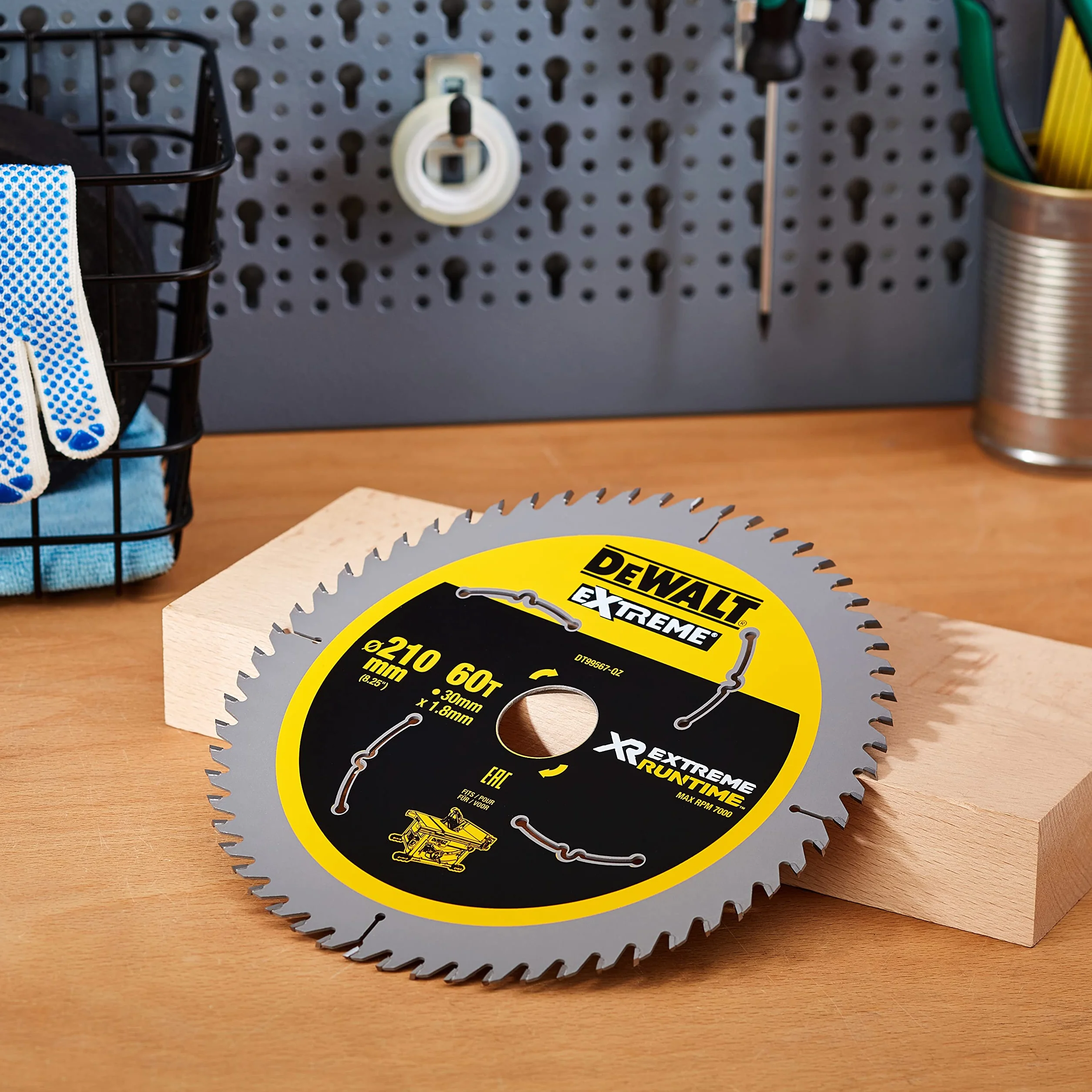 Dewalt XR Extreme Runtime brzeszczot do piły tarczowej DT99567 (210/30 mm, 60 WZ/FZ, 20°, do bardzo drobnych cięć, do stosowania na piłach stacjonarnych (akumulator), do drewna z gwoździami), 1 sztuka