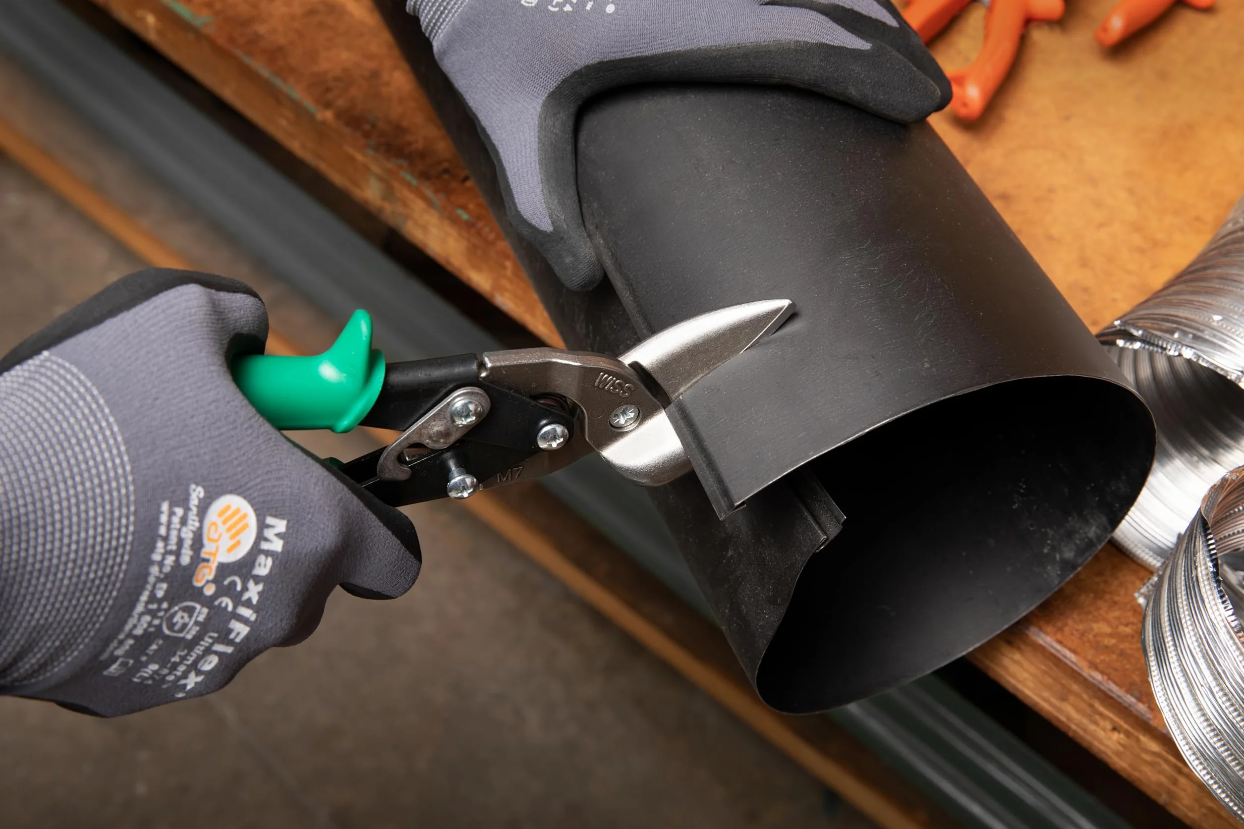 Wiss M7R 235 mm / 9-1/10.2 cm MetalMaster Offset Snip z ergonomicznymi, antypoślizgowymi uchwytami z jednego materiału zapewniają doskonałą kontrolę - zielony