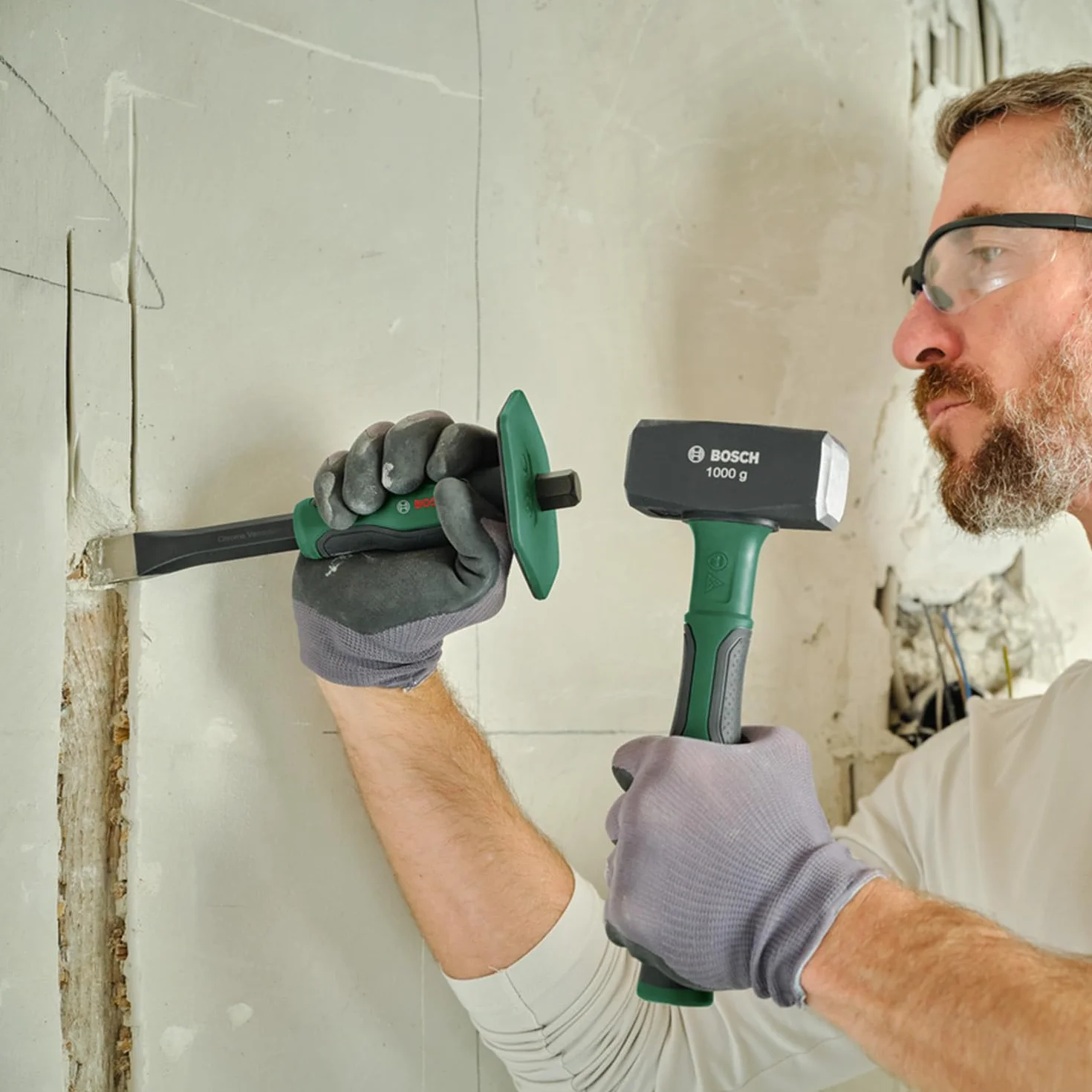 Bosch Młotek kamieniarski 1000 g (do wymagających prac, wytrzymała stal wysokowęglowa, symetr. obuch, komfortowy trzonek z miękką okładziną Softgrip i rdzeniem z włókna szkl., niski poziom drgań)