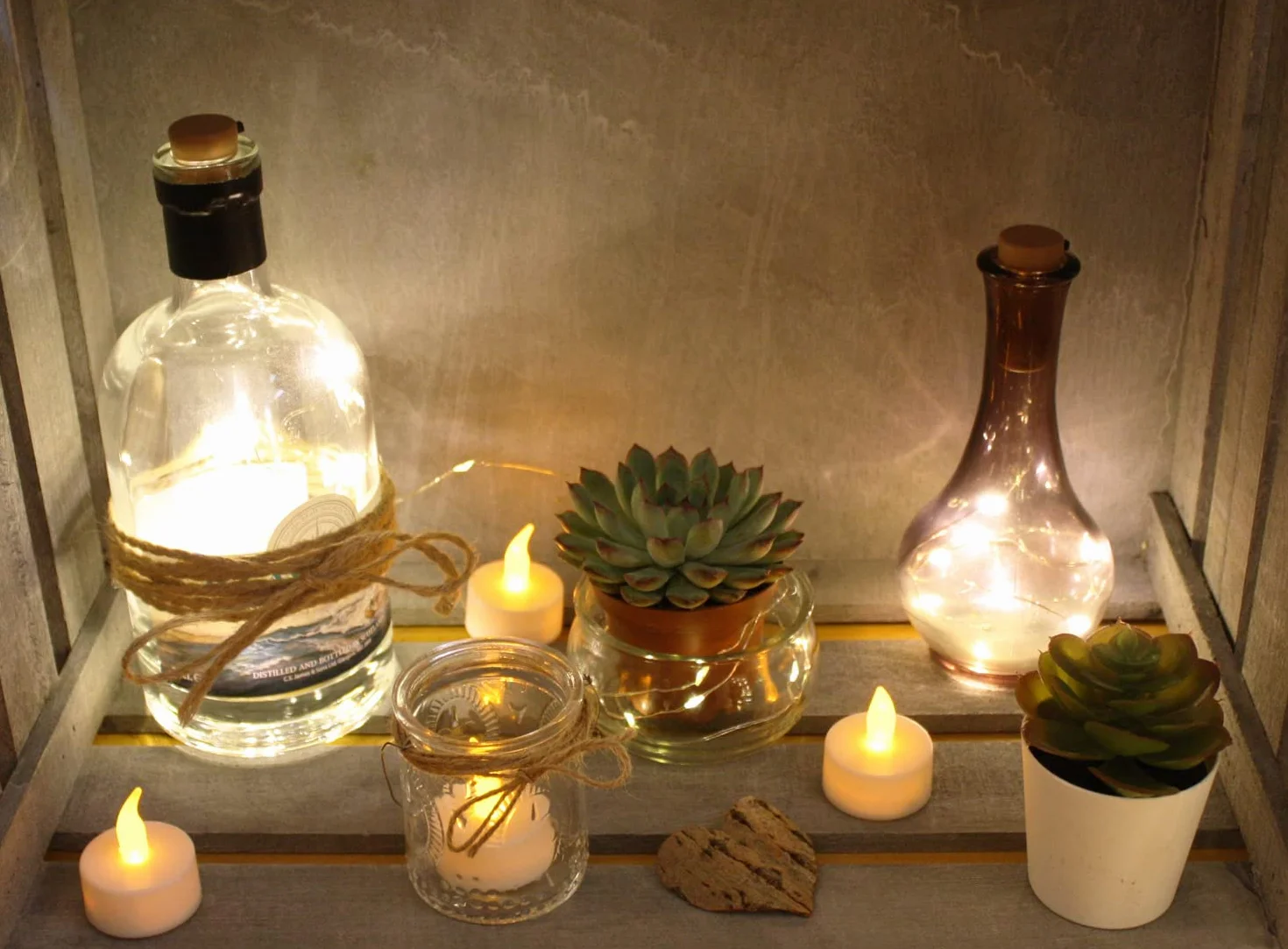 Idena 408982 - LED tea lights, 2 sztuki, elektryczne świeczki z migoczącym światłem, baterie w zestawie, dekoracja na ślub, przyjęcie, Boże Narodzenie, Wielkanoc, jako światło nastrojowe