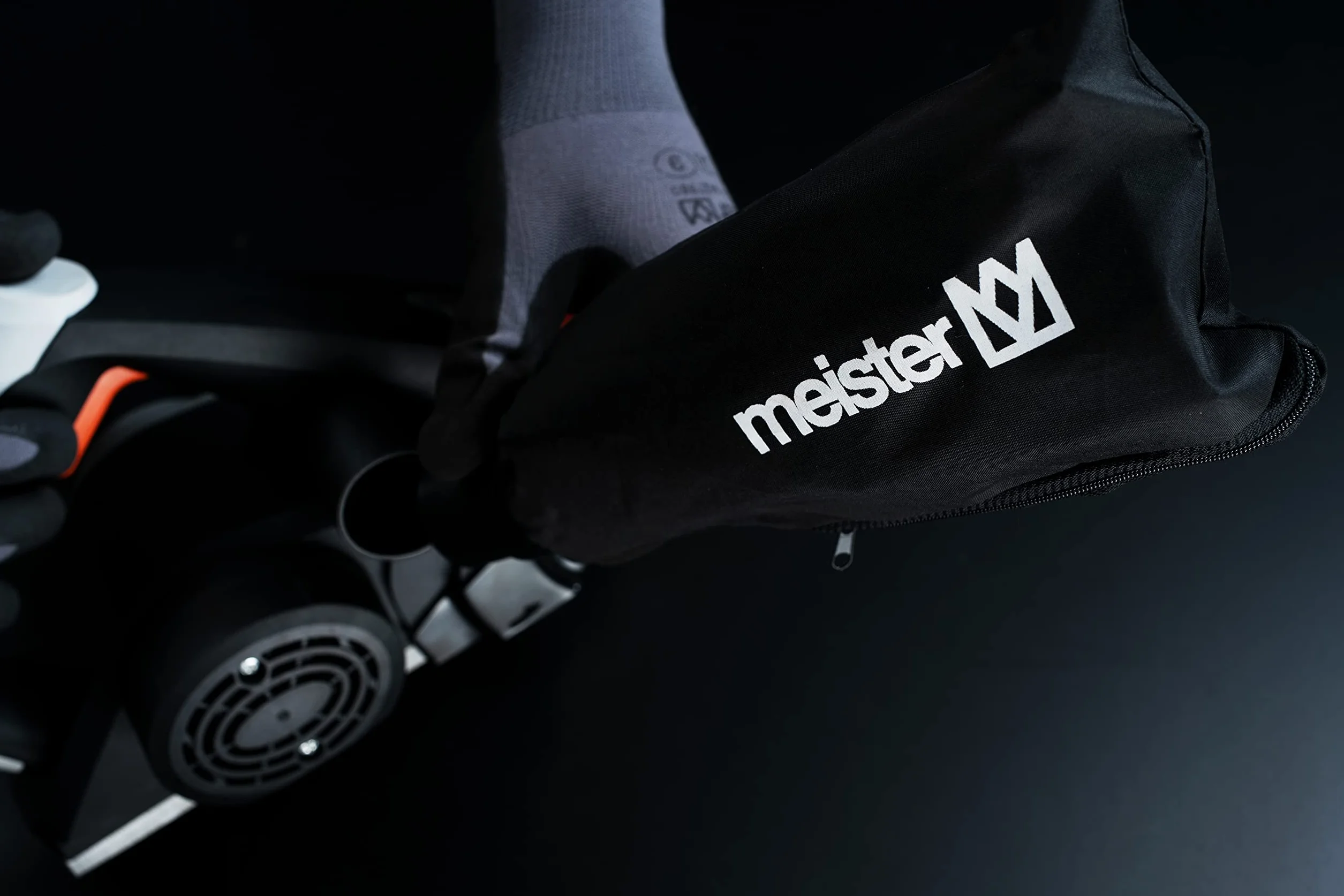Meister Strug elektryczny MEH 900-2, 900 W - szerokość strugania 82 mm - głębokość cięcia 3 mm - głębokość zagięcia 15,5 mm - z ogranicznikiem głębokości zagięcia i bocznym - worek zbierający kurz /