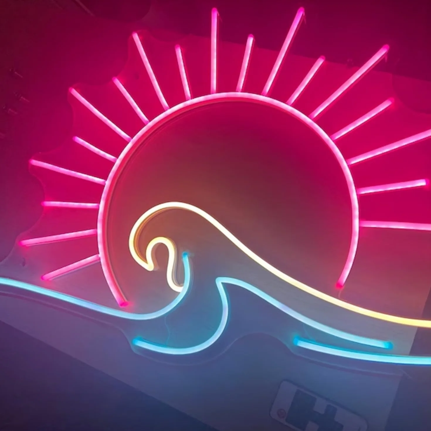 Neonowy znak wschodu słońca z falą LED 43x25 cm z przyciemnianym kontrolerem