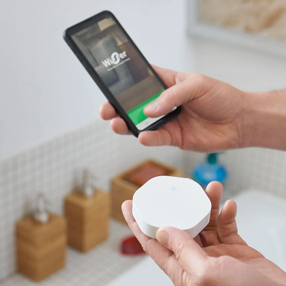 Schneider Electric Wiser czujnik wody, sterowanie za pomocą aplikacji, Zigbee, przez Hub kompatybilny z Matter, Alexa, Google, Apple, numer artykułu CCT592012