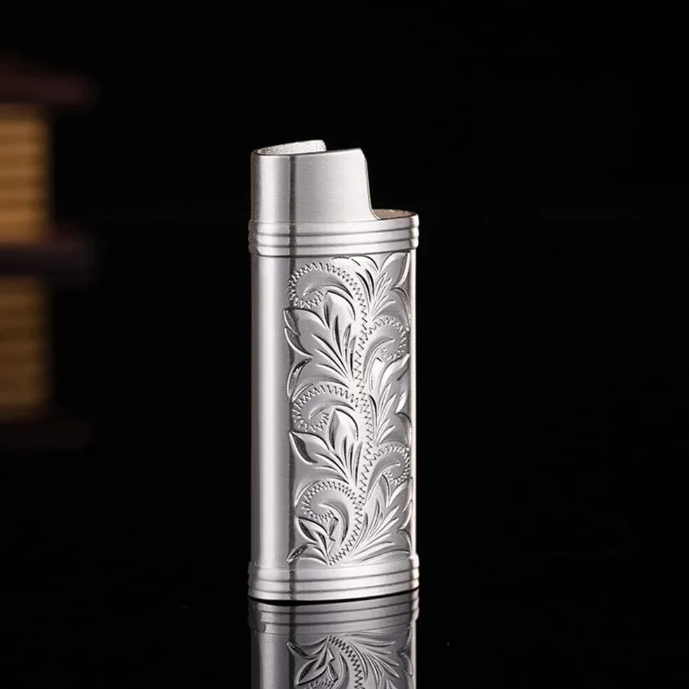 BYNYXI 3 sztuki etui na zapalniczkę w stylu vintage do mini zapalniczki BIC, przenośna osłona na zapalniczkę, metalowa, retro, z łańcuszkiem, grawerunek, wielokrotnego użytku, regularne