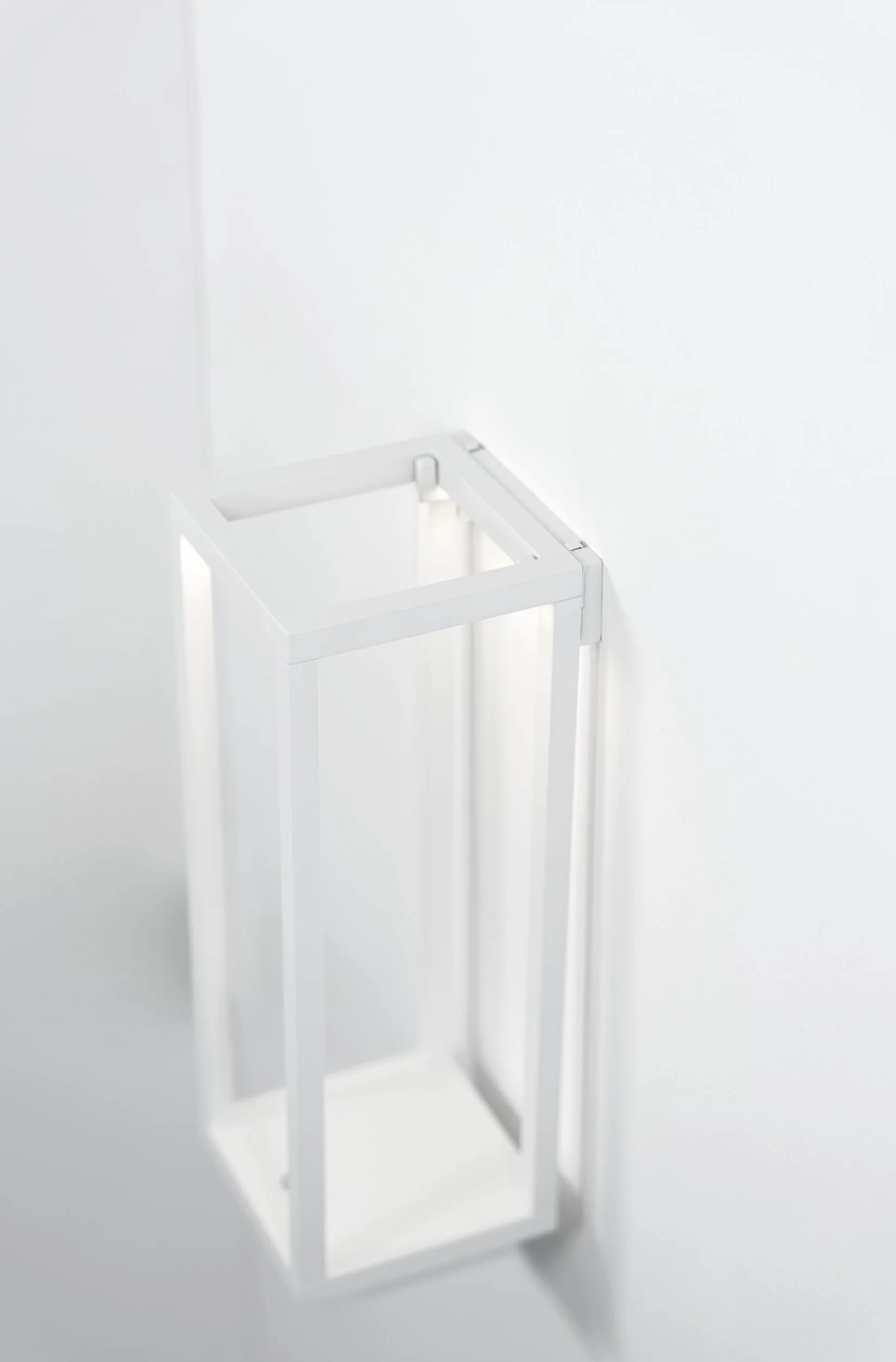 Zafferano, Home Pro Lamp, Bezprzewodowa Zasilana Akumulatorowo Lampa Stołowa ze Sterowaniem Dotykowym, do Użytku Wewnętrznego i Zewnętrznego, Ściemniacz, 3000 K, Wysokość 29,4 cm, Kolor Biały